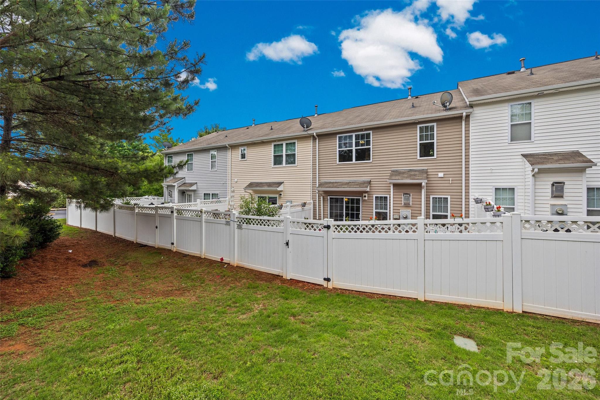 1435 Harpers Inlet Drive — Clover