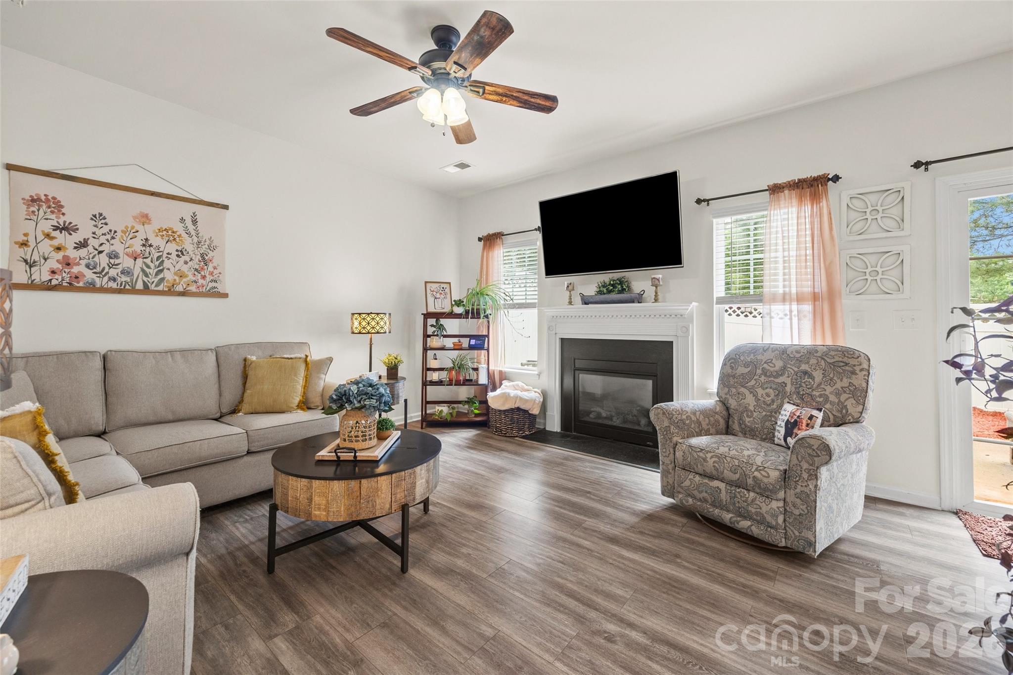 1435 Harpers Inlet Drive — Clover