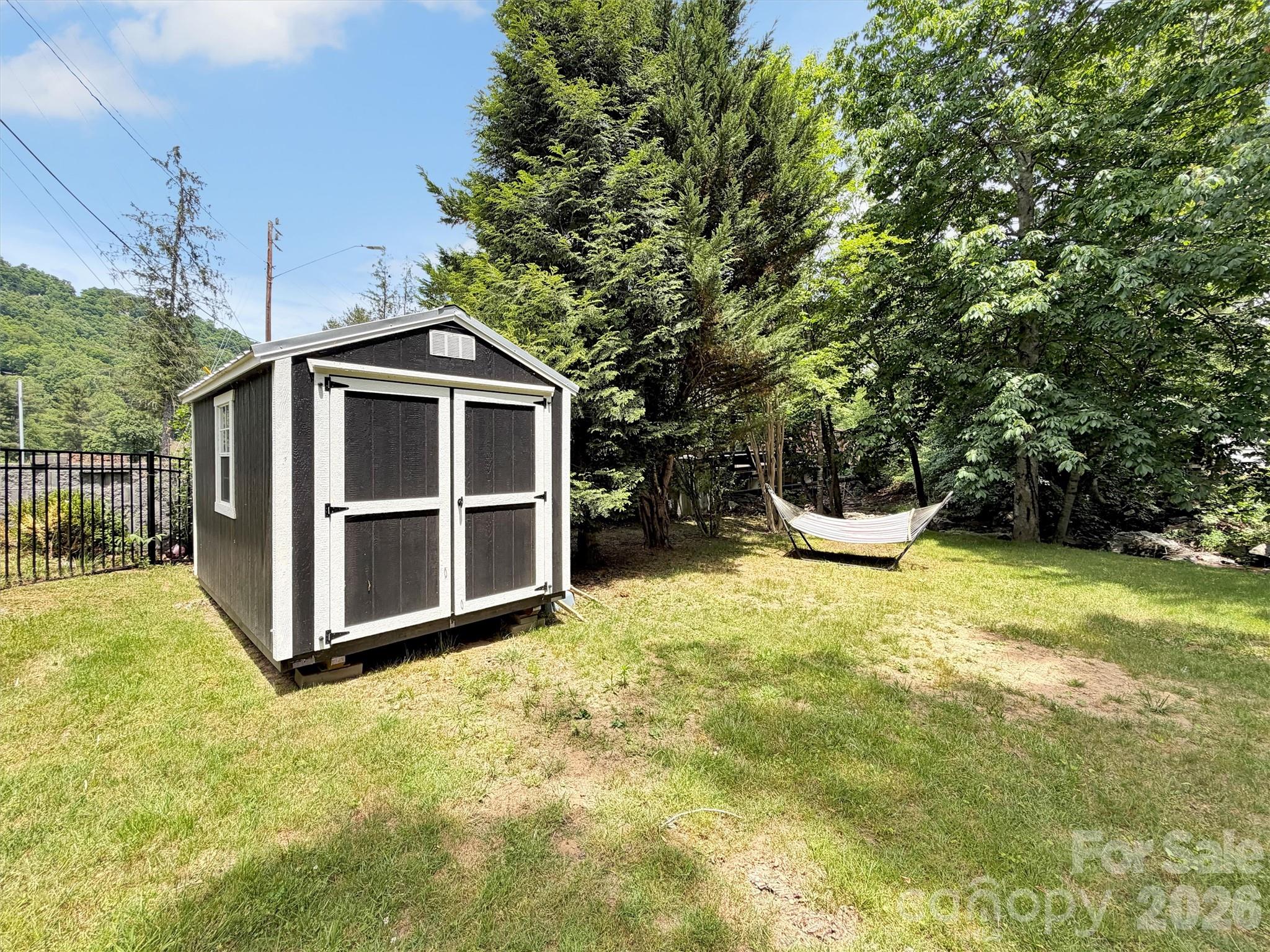221 Moody Farm Road — Maggie Valley