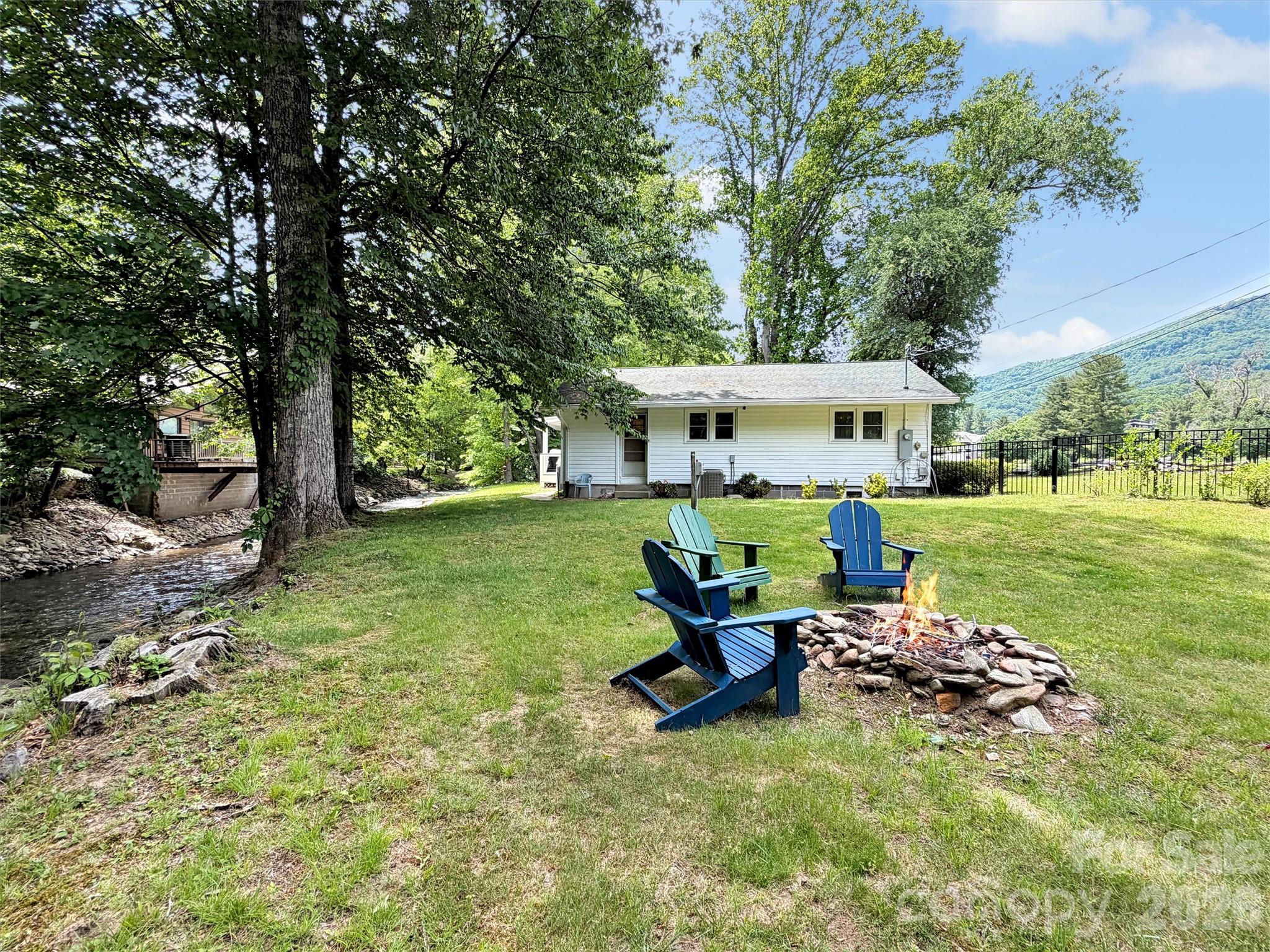 221 Moody Farm Road — Maggie Valley