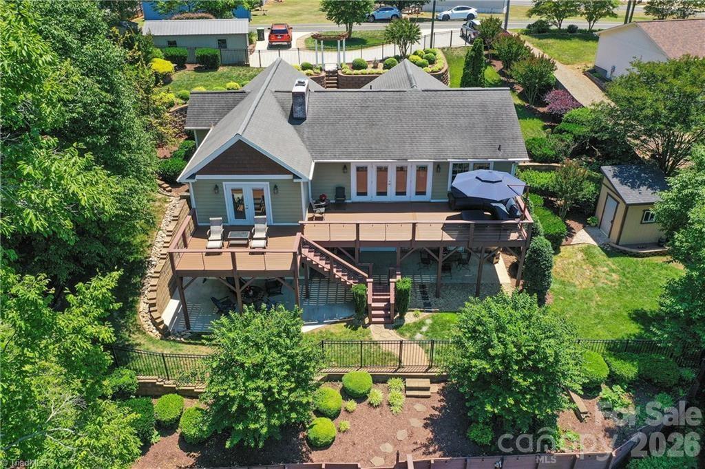 1332 Lake Drive 9 None — Lexington