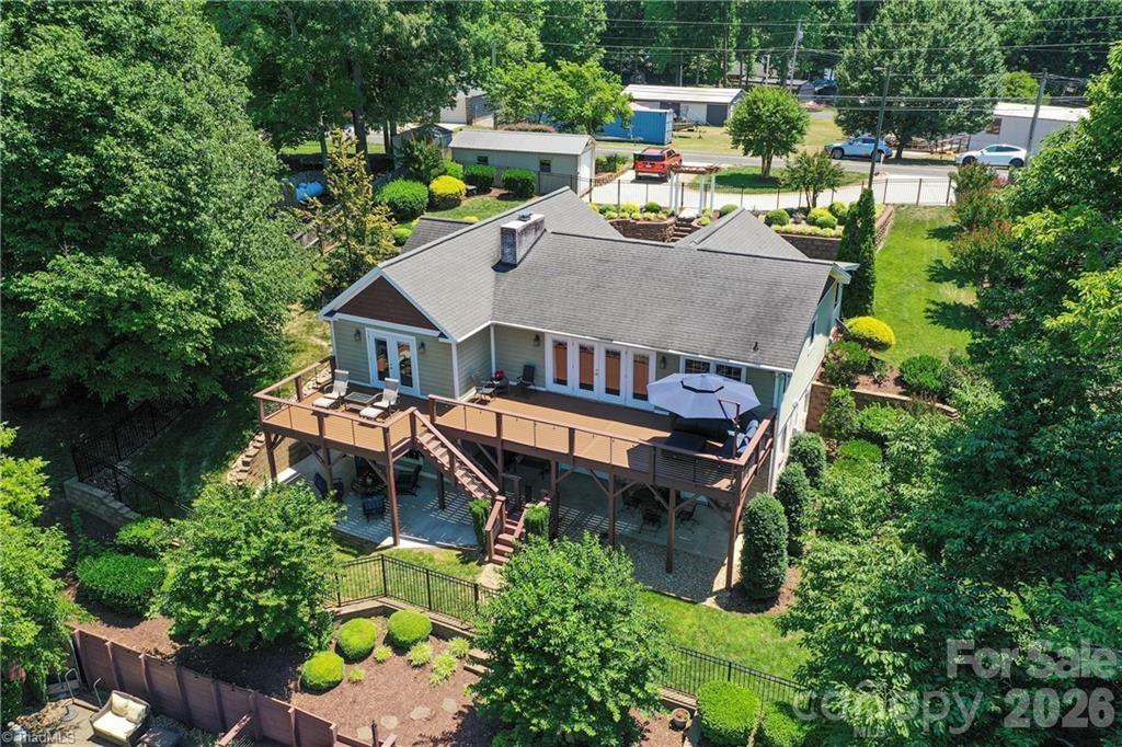 1332 Lake Drive 9 None — Lexington