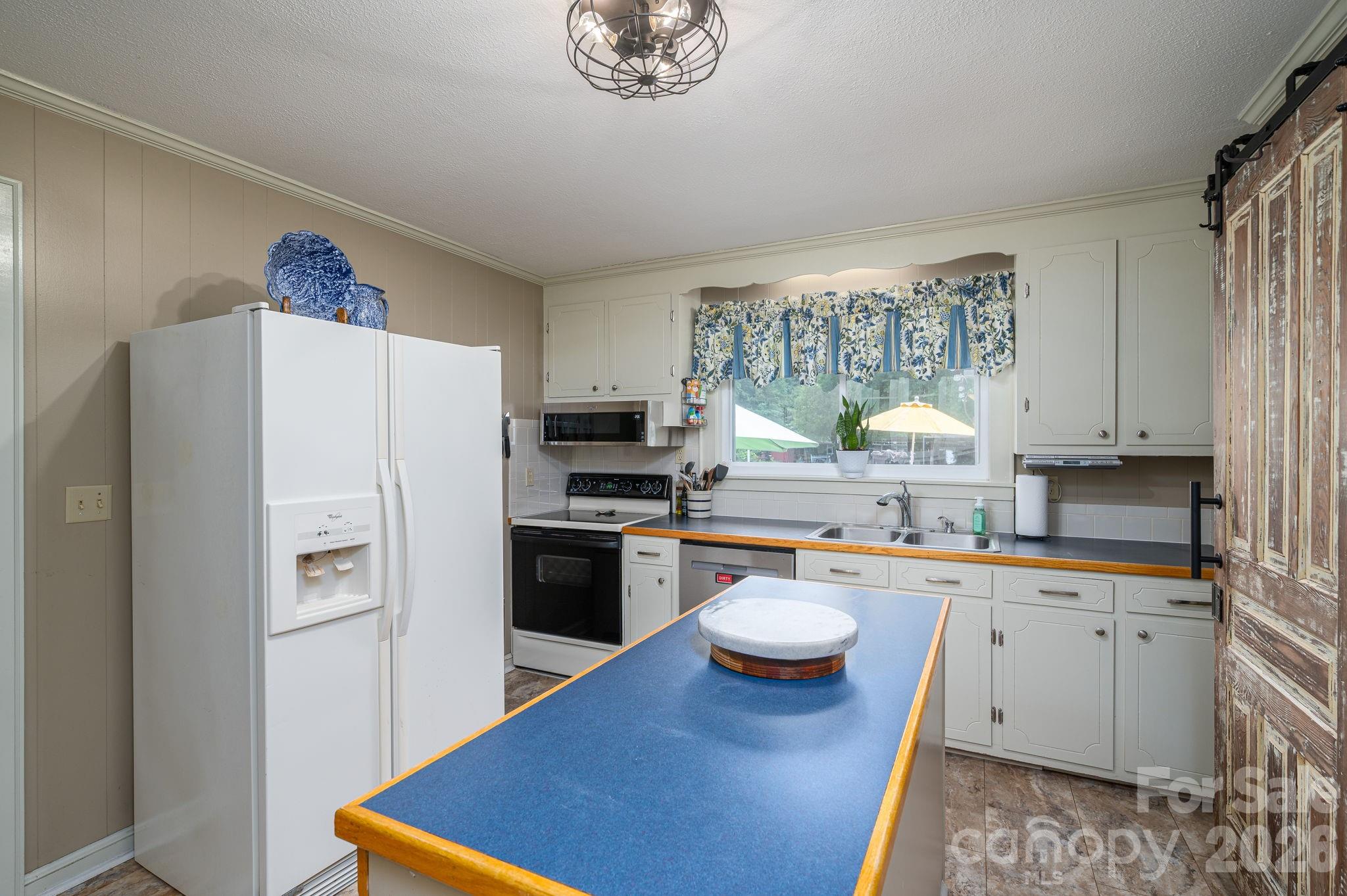 403 W Old Post Road — Cherryville