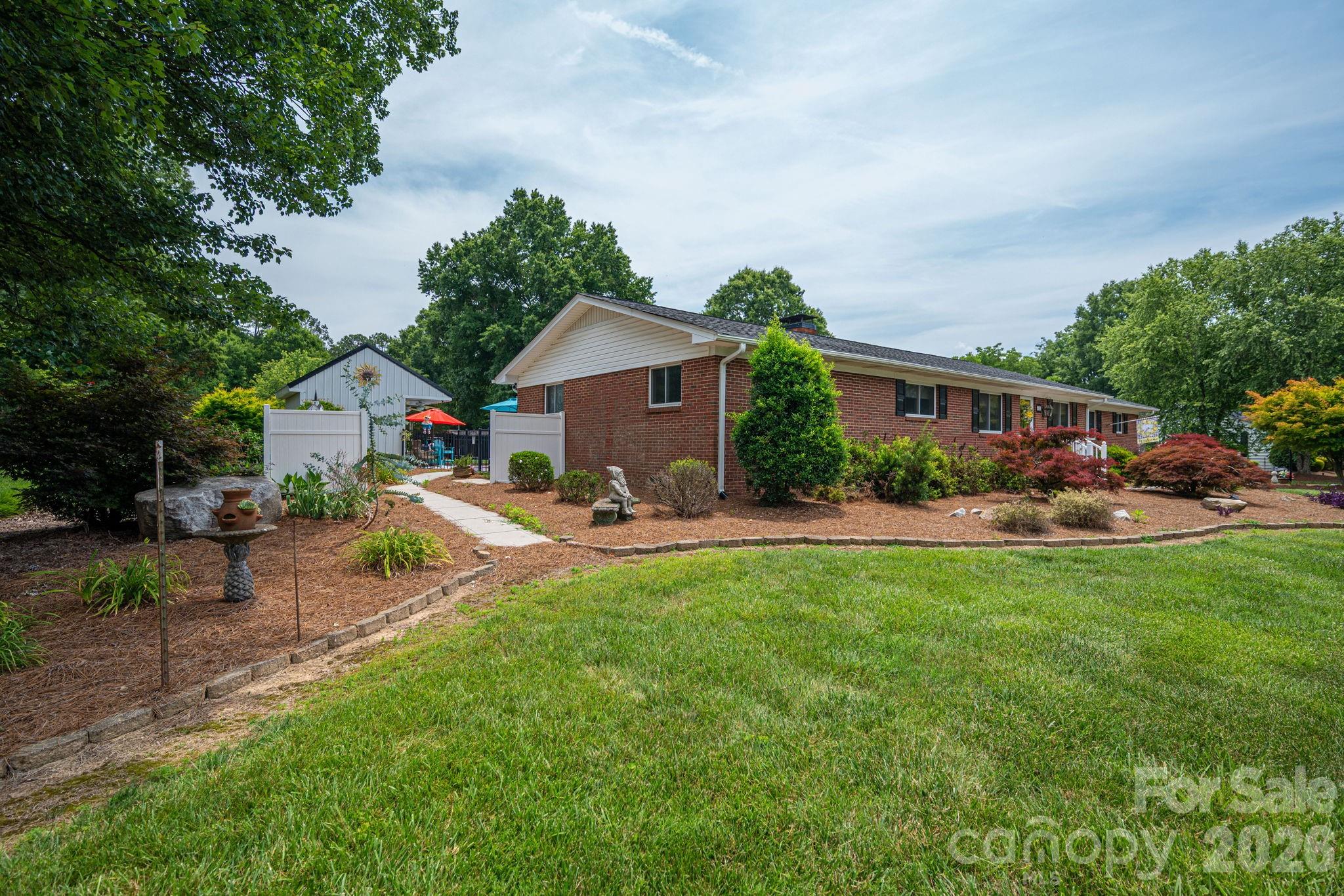 403 W Old Post Road — Cherryville