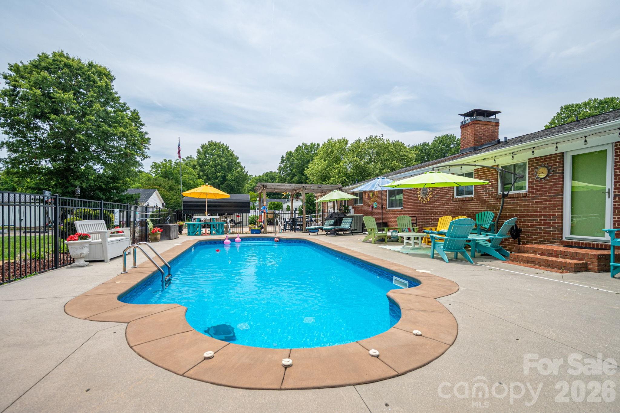 403 W Old Post Road — Cherryville