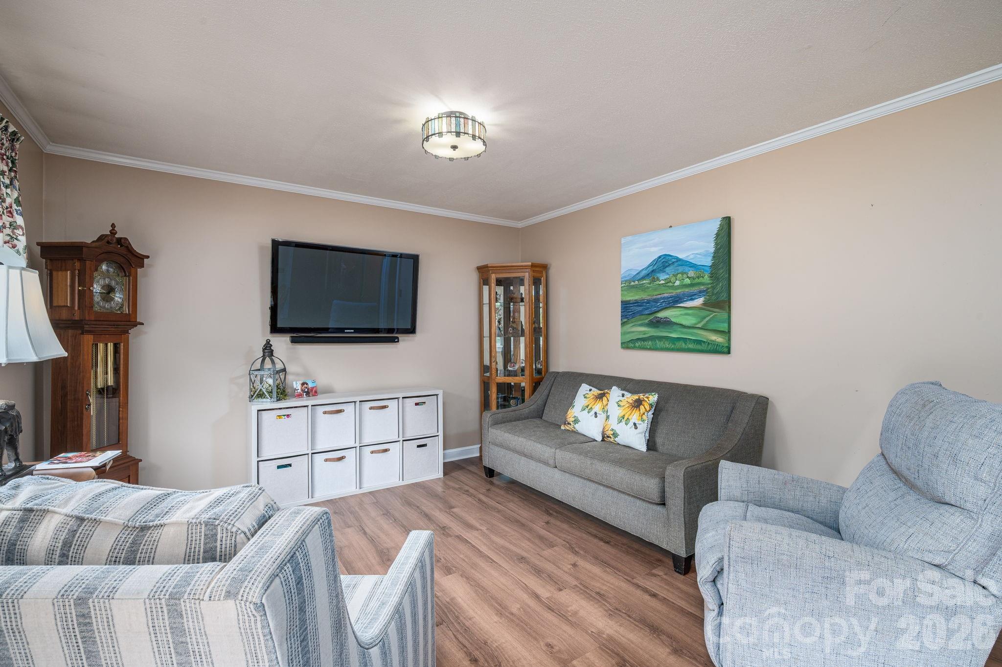 403 W Old Post Road — Cherryville