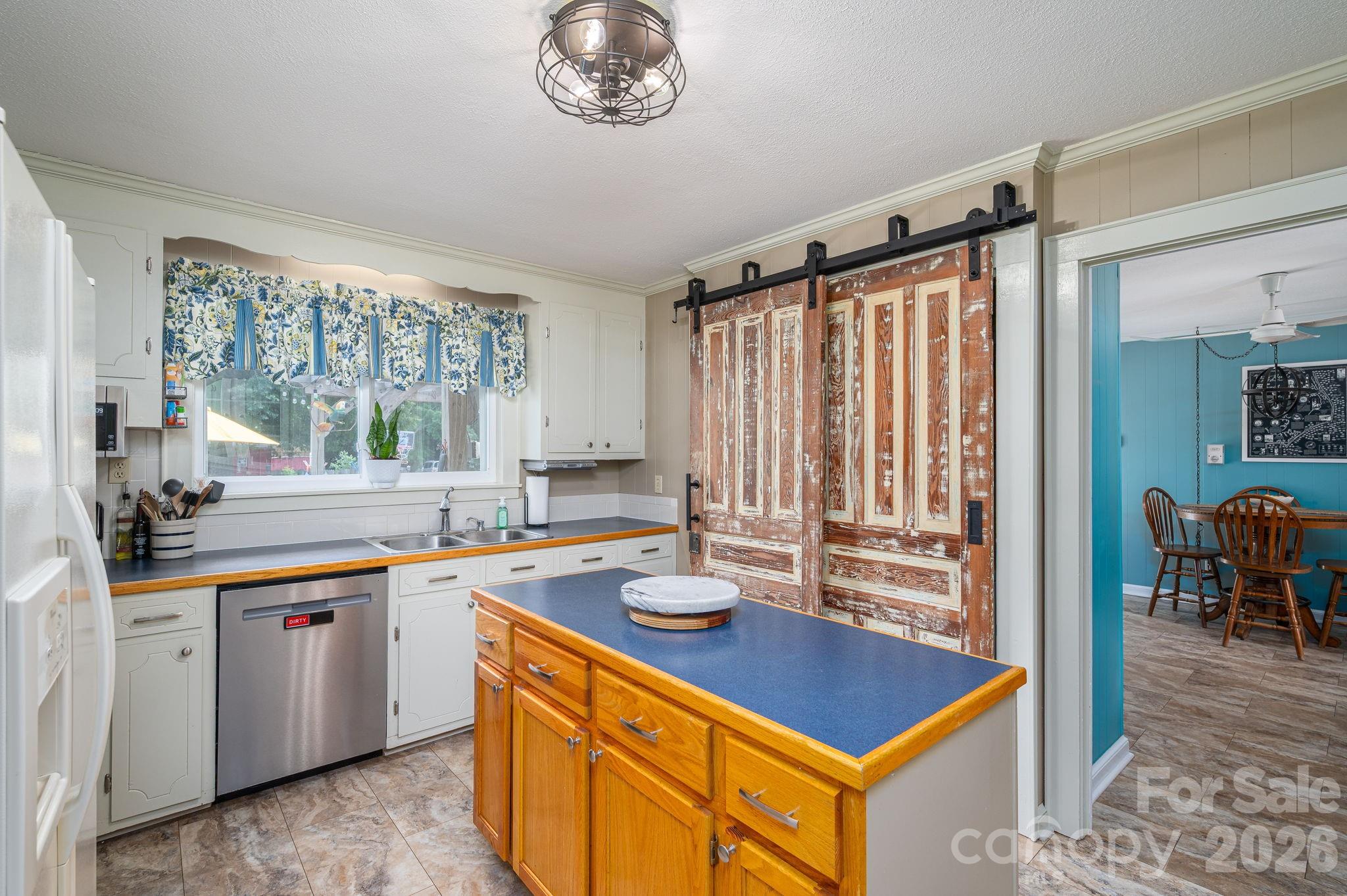 403 W Old Post Road — Cherryville