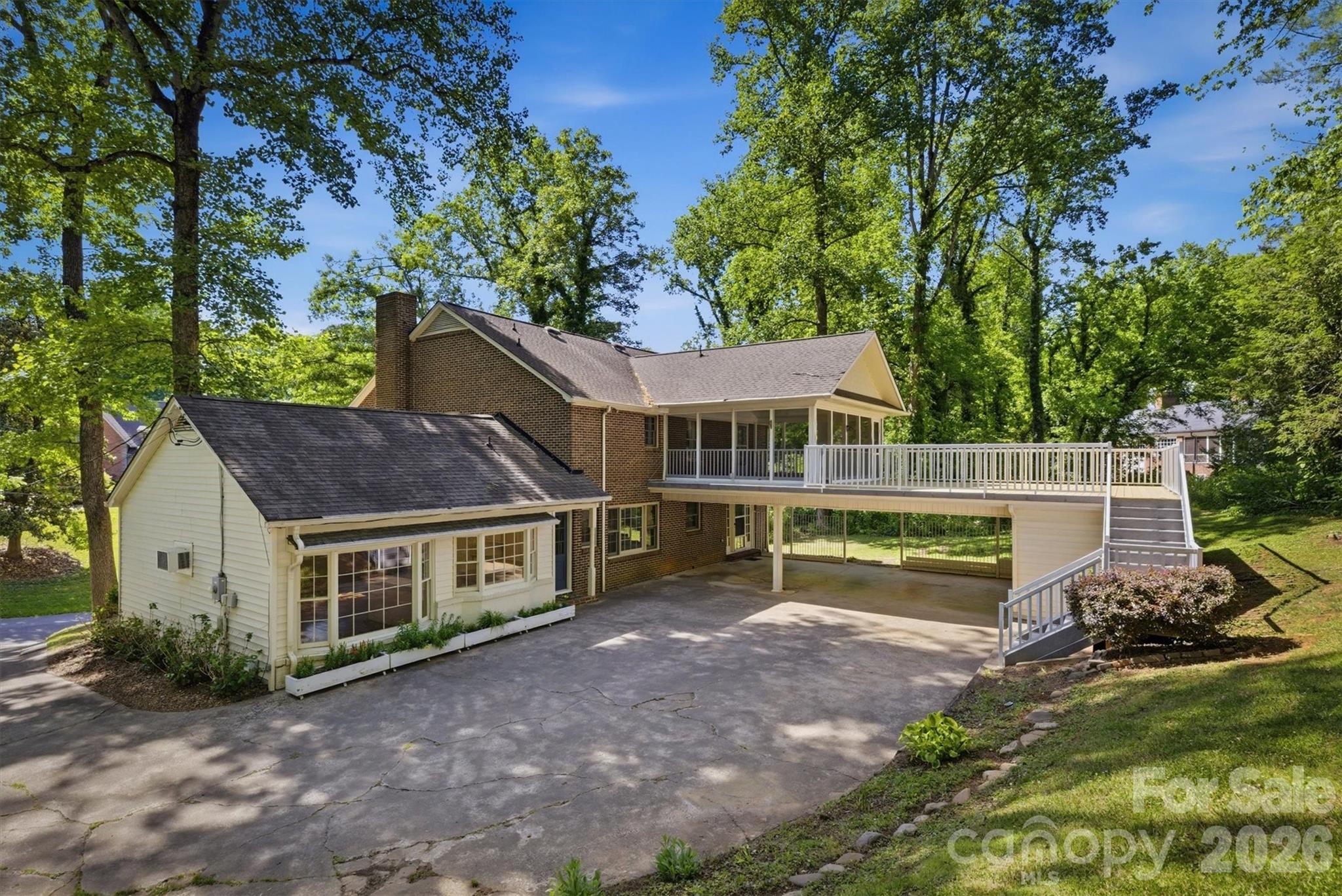 102 Woodland Drive — Morganton