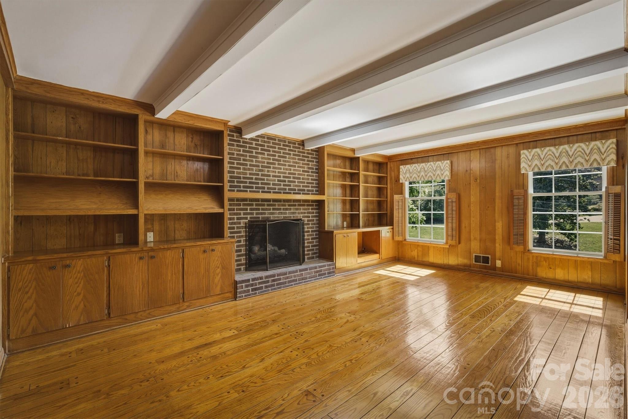 102 Woodland Drive — Morganton