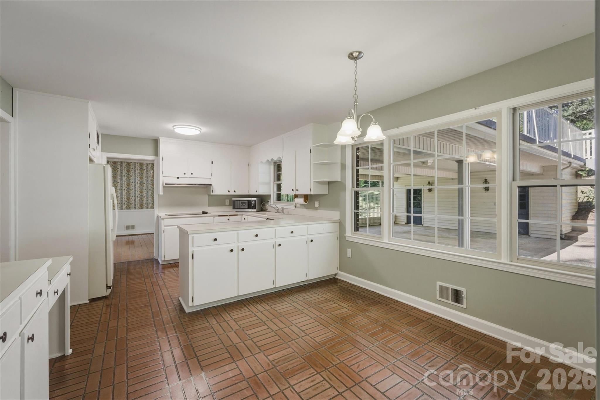 102 Woodland Drive — Morganton