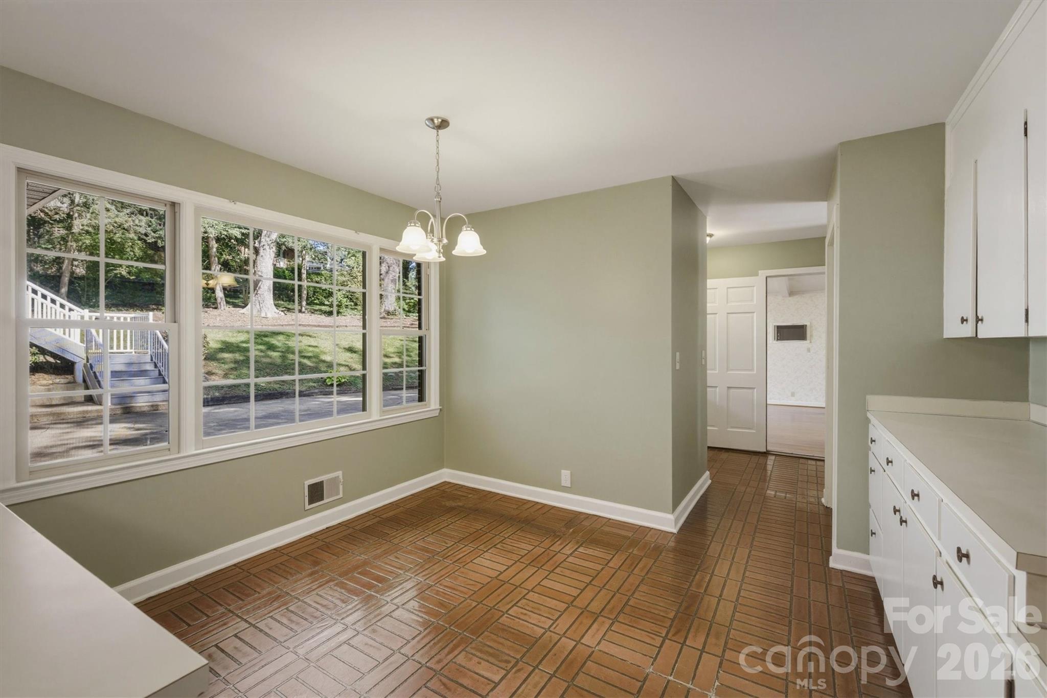 102 Woodland Drive — Morganton
