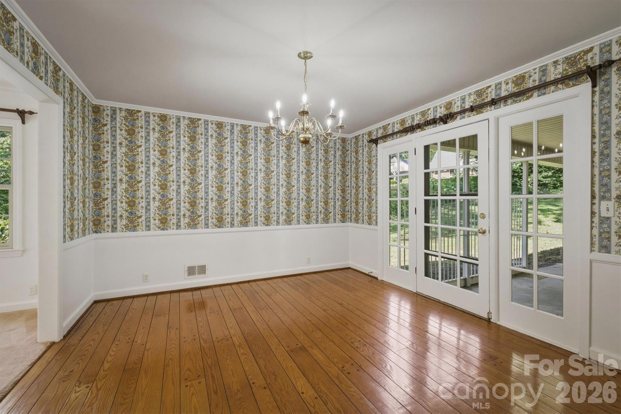 102 Woodland Drive — Morganton