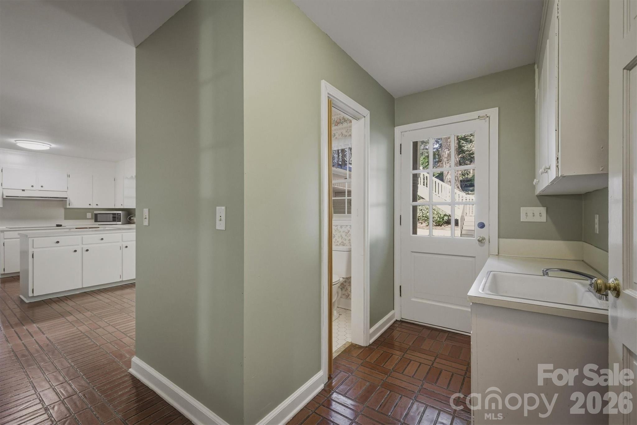 102 Woodland Drive — Morganton