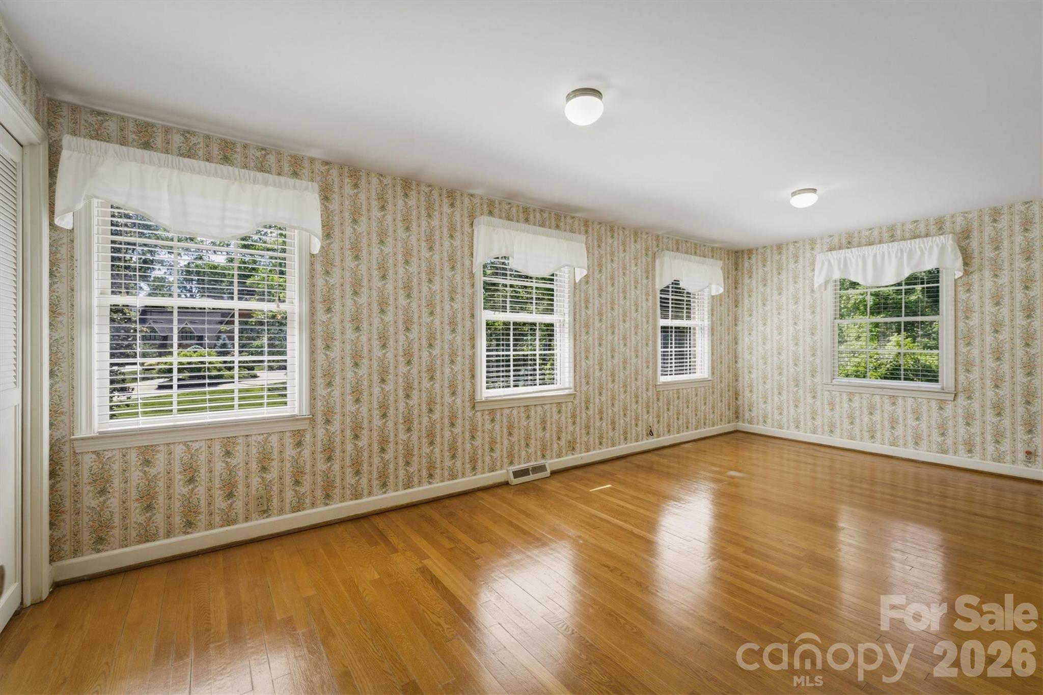 102 Woodland Drive — Morganton