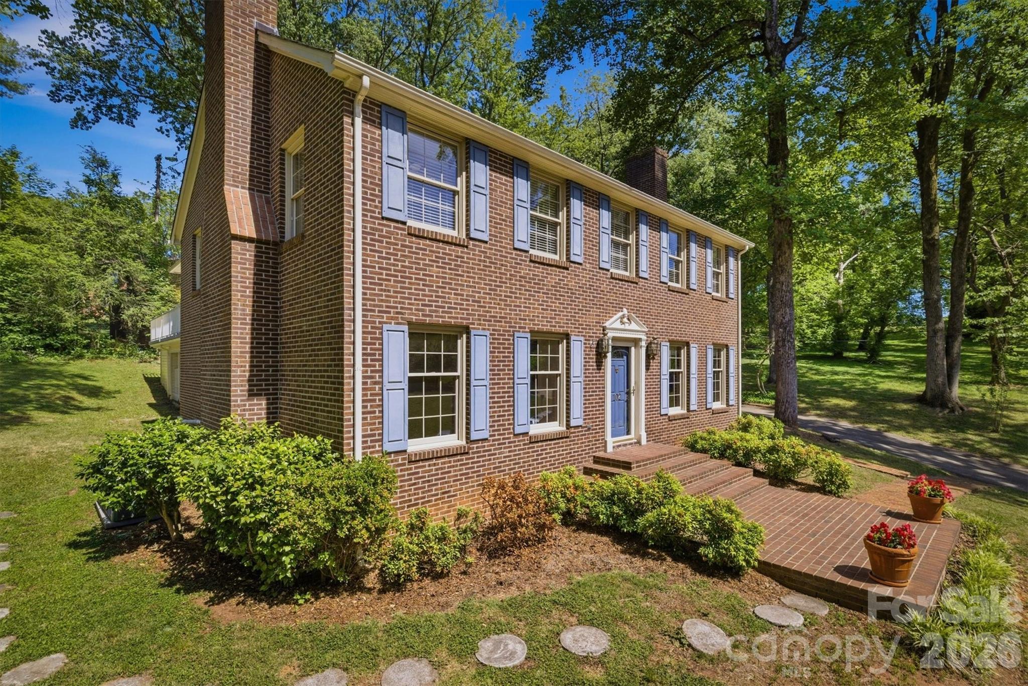 102 Woodland Drive — Morganton