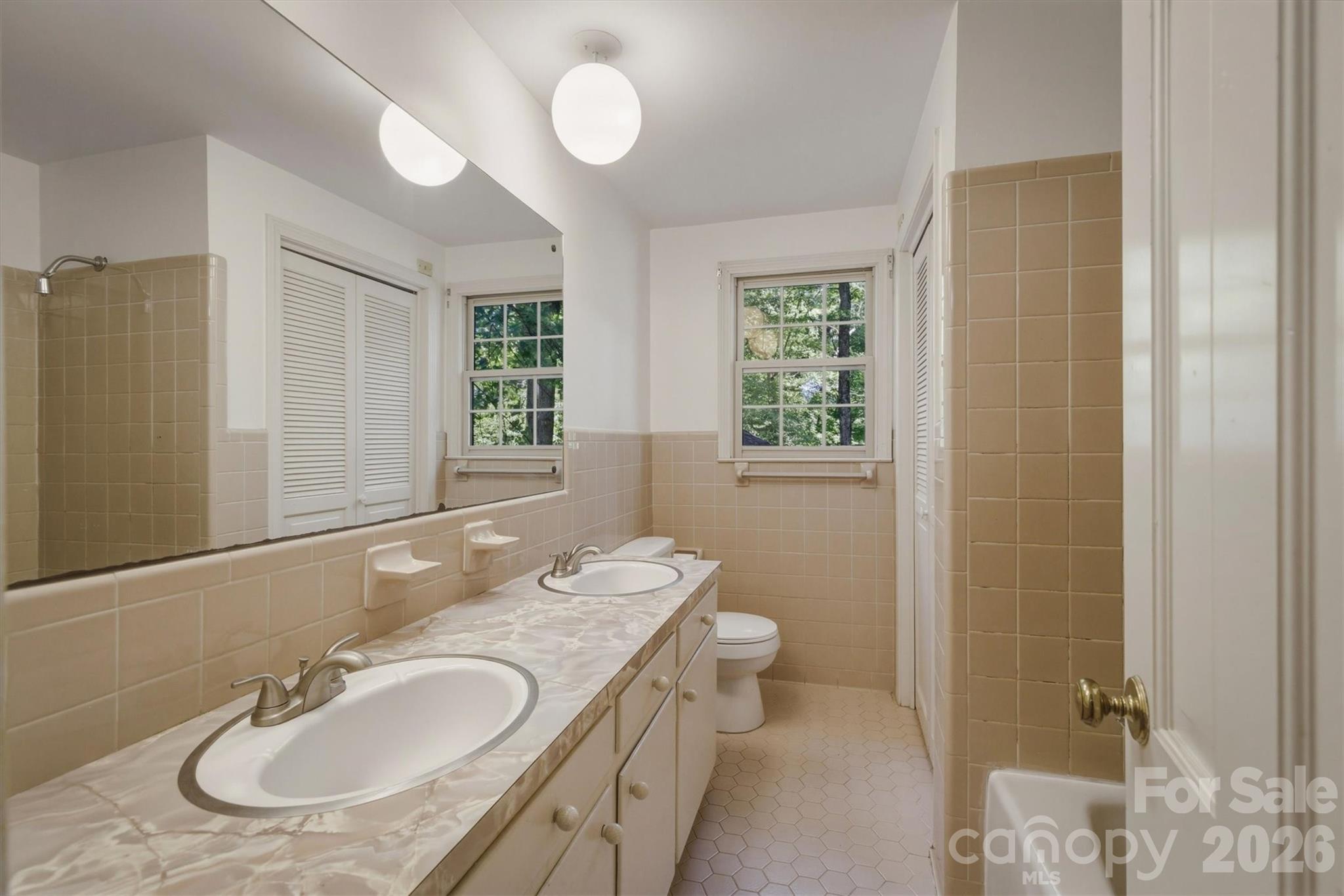 102 Woodland Drive — Morganton