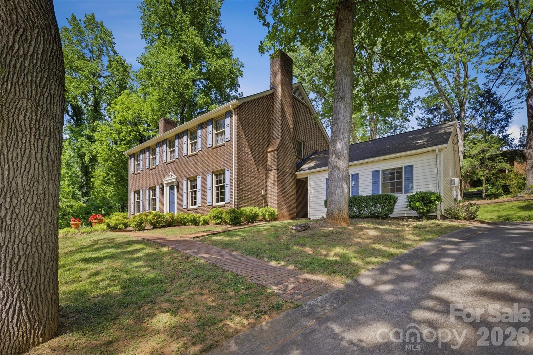 102 Woodland Drive — Morganton
