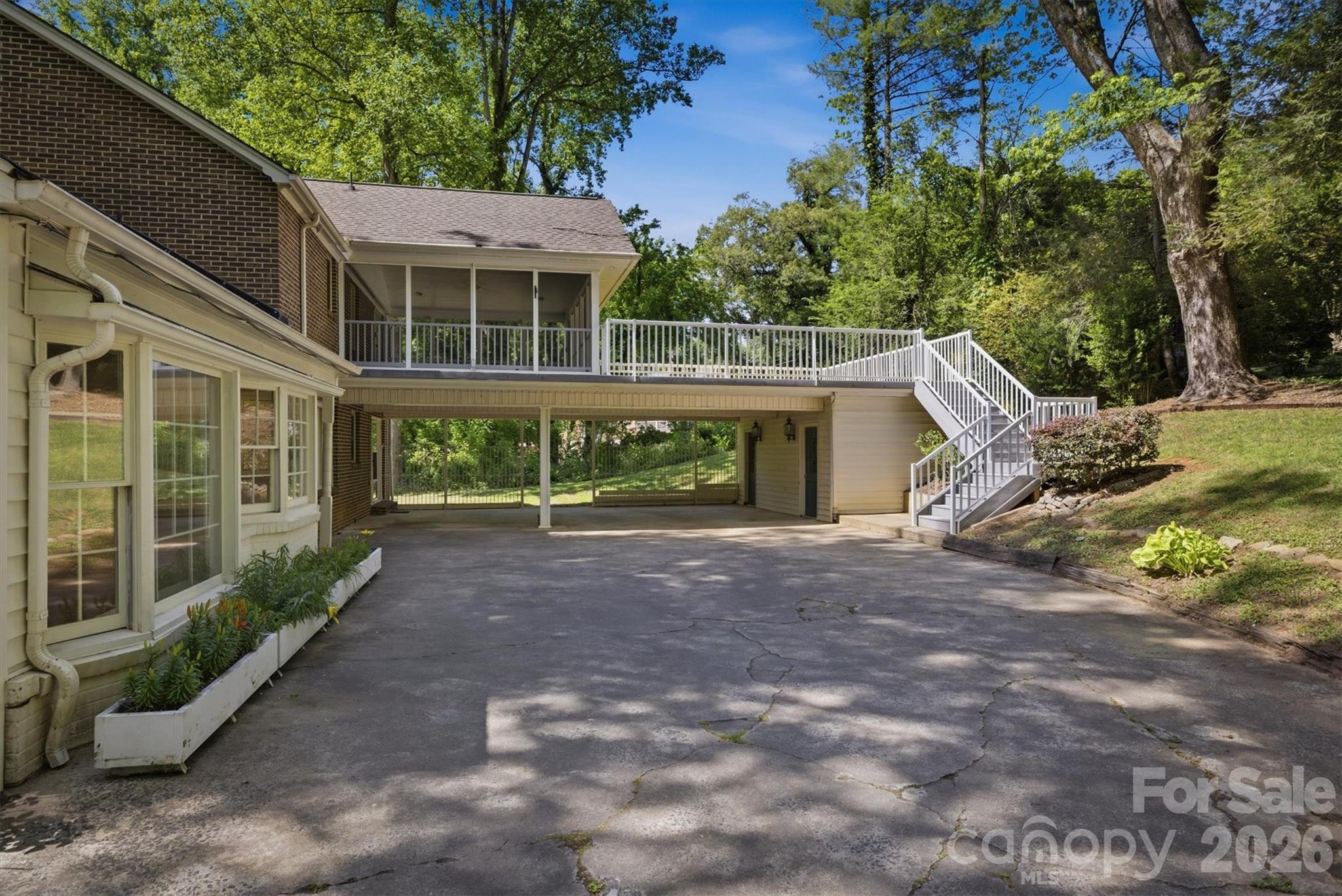 102 Woodland Drive — Morganton