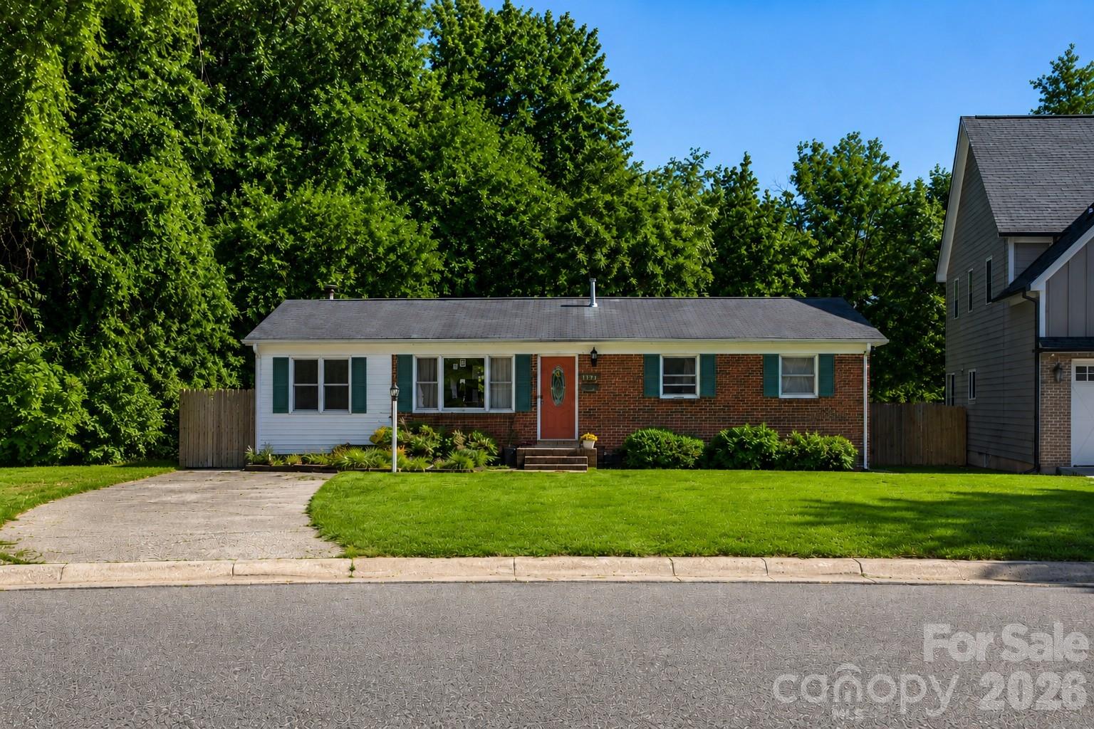 1122 Zion Court — Charlotte