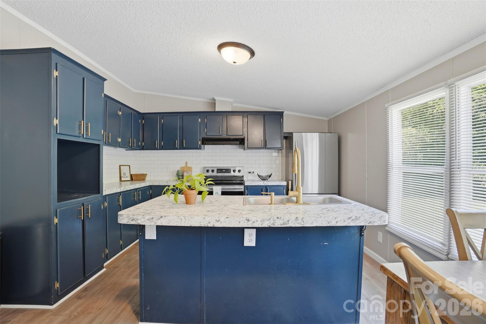 8755 Carroll Street — Hickory