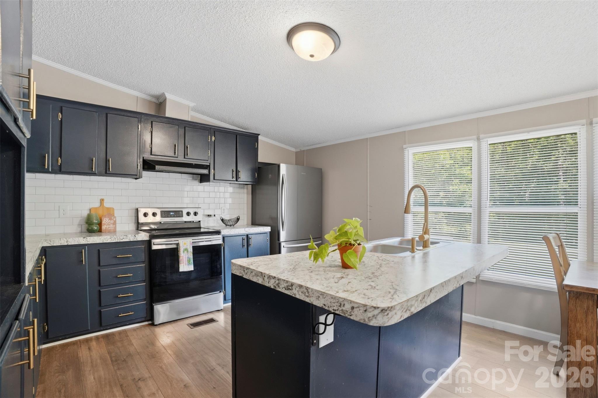 8755 Carroll Street — Hickory