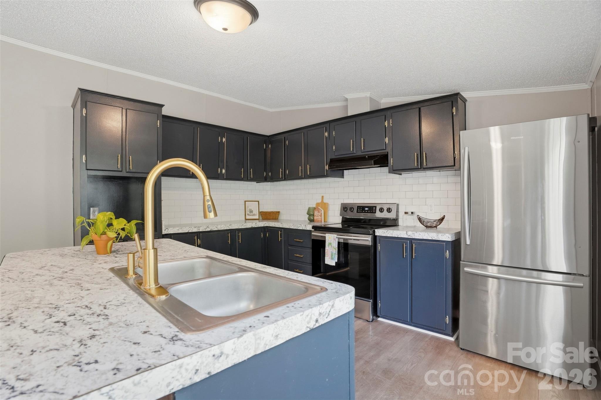 8755 Carroll Street — Hickory