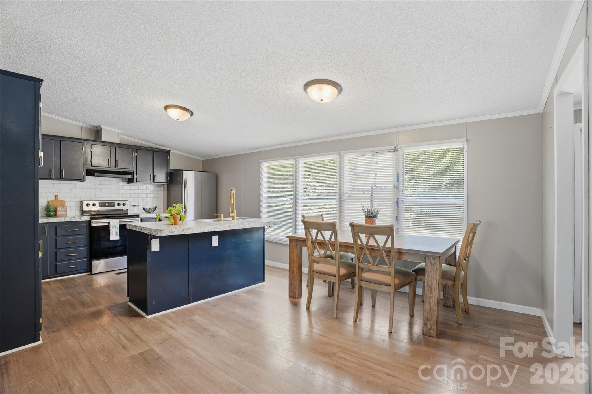 8755 Carroll Street — Hickory