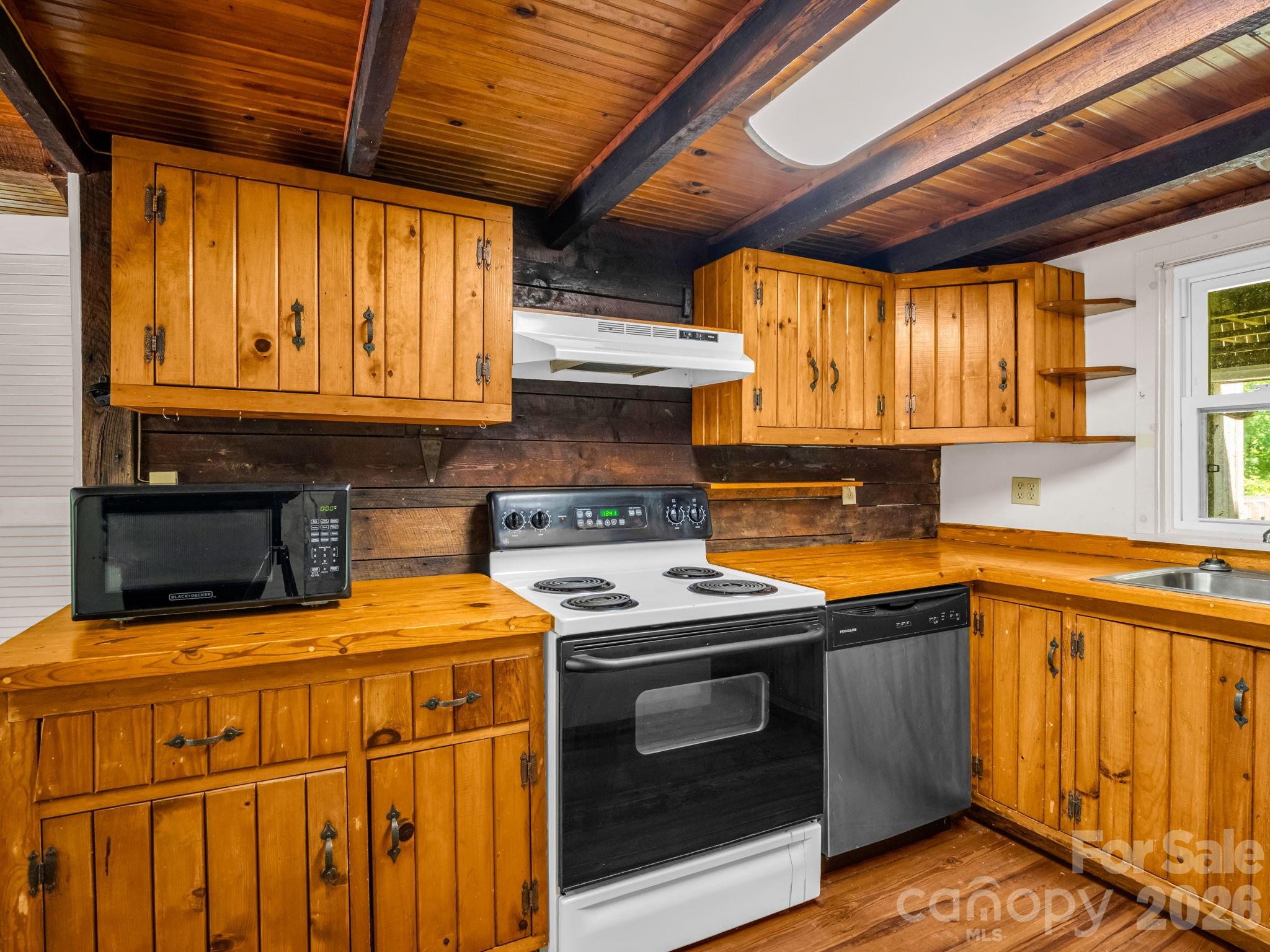 255 & 257 Crescent Street — Saluda
