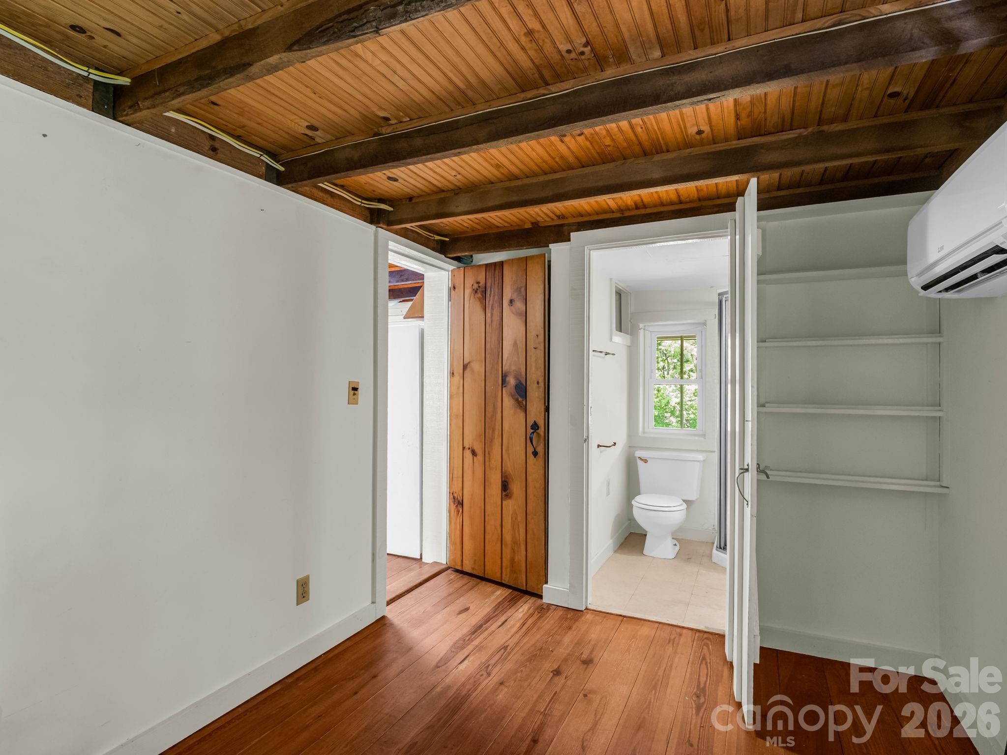 255 & 257 Crescent Street — Saluda