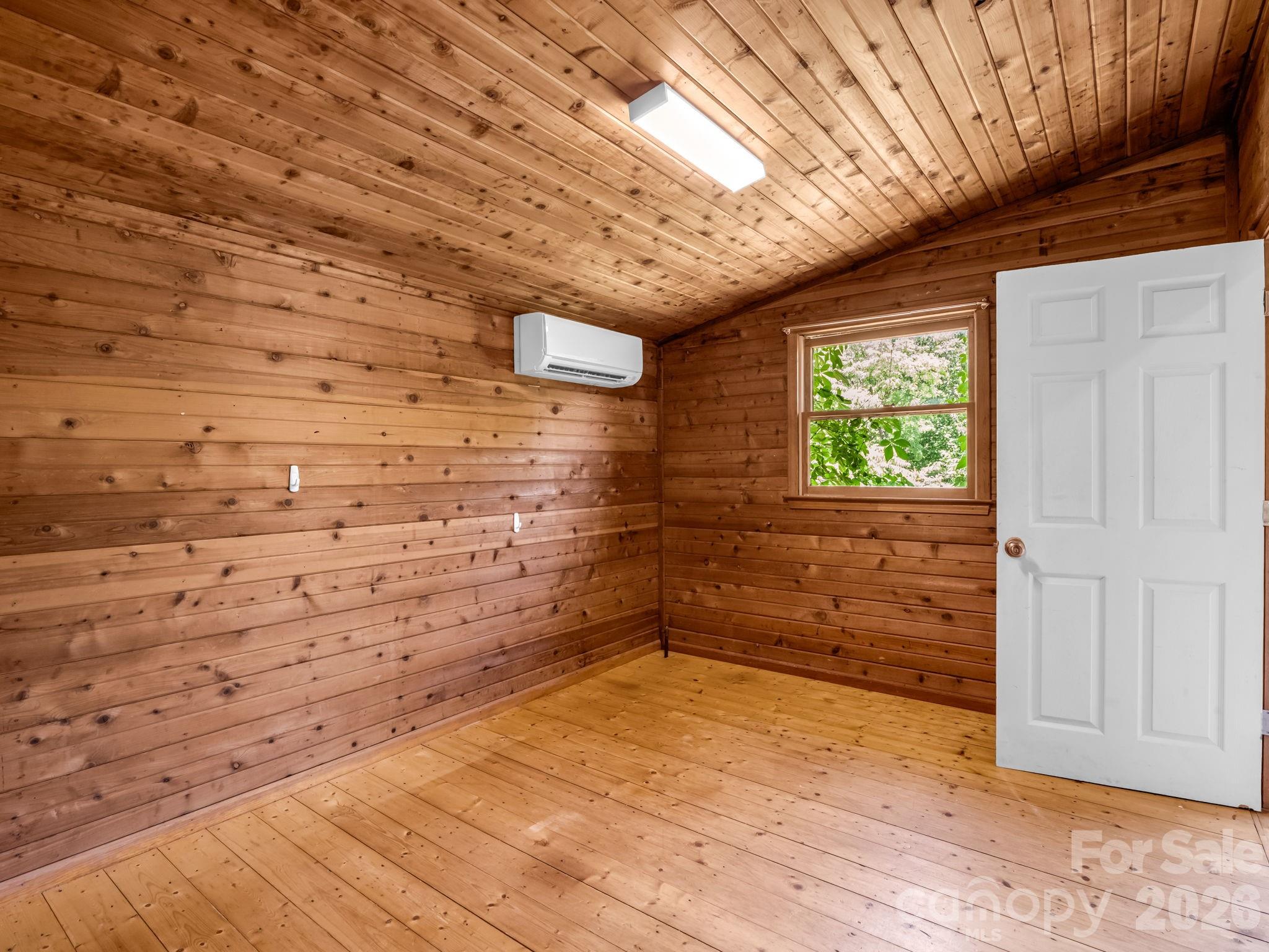 255 & 257 Crescent Street — Saluda