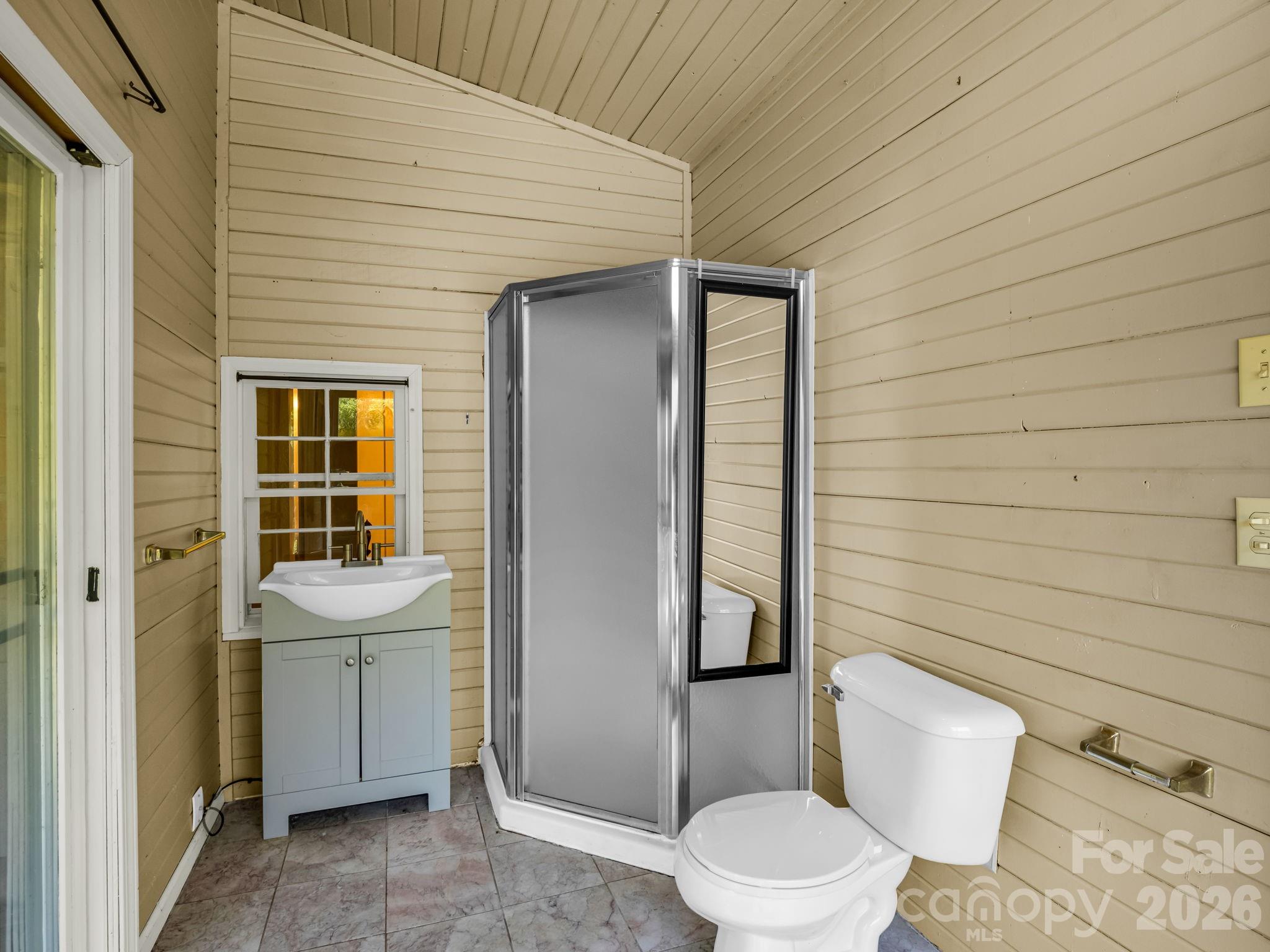 255 & 257 Crescent Street — Saluda