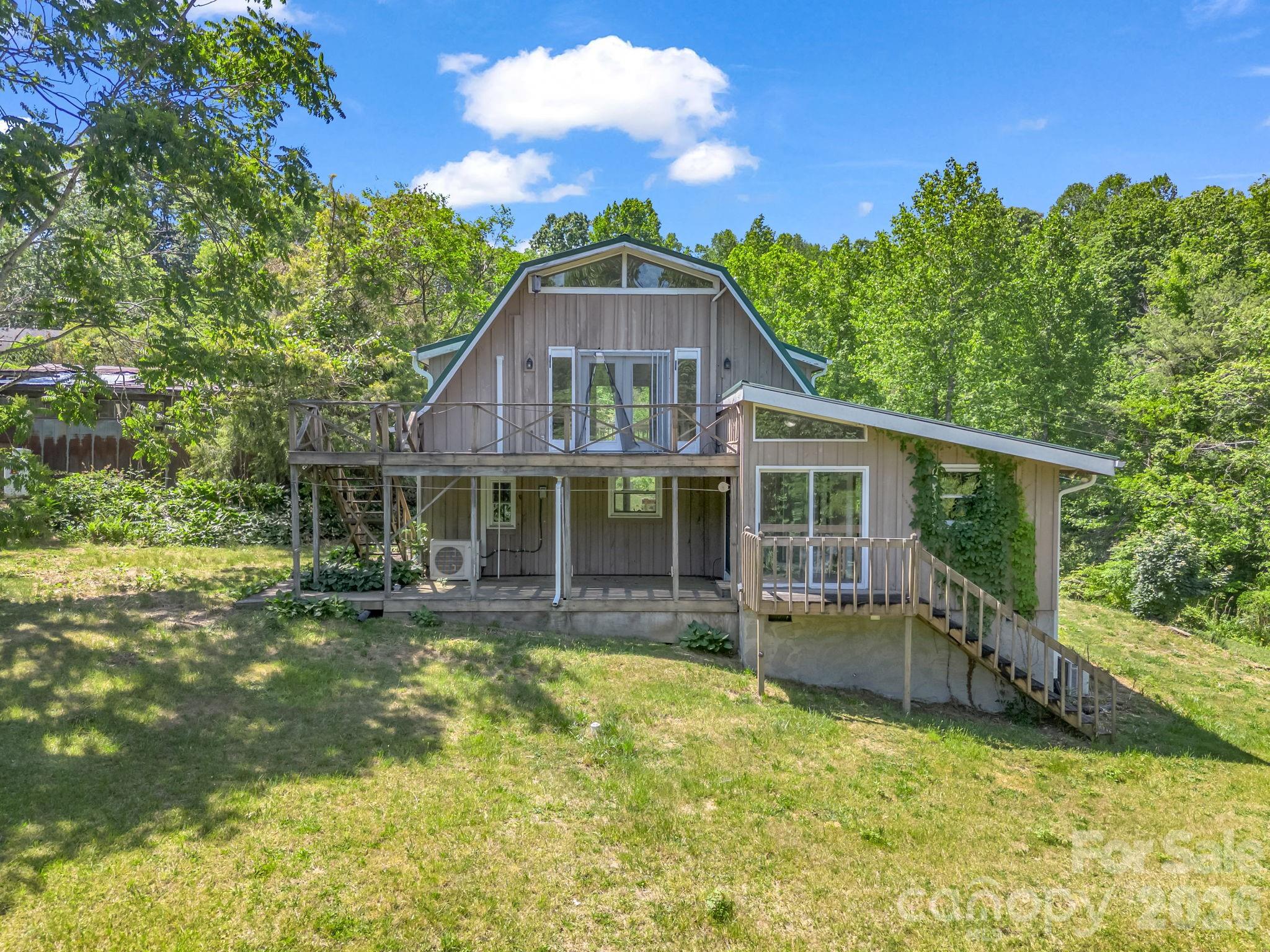255 & 257 Crescent Street — Saluda