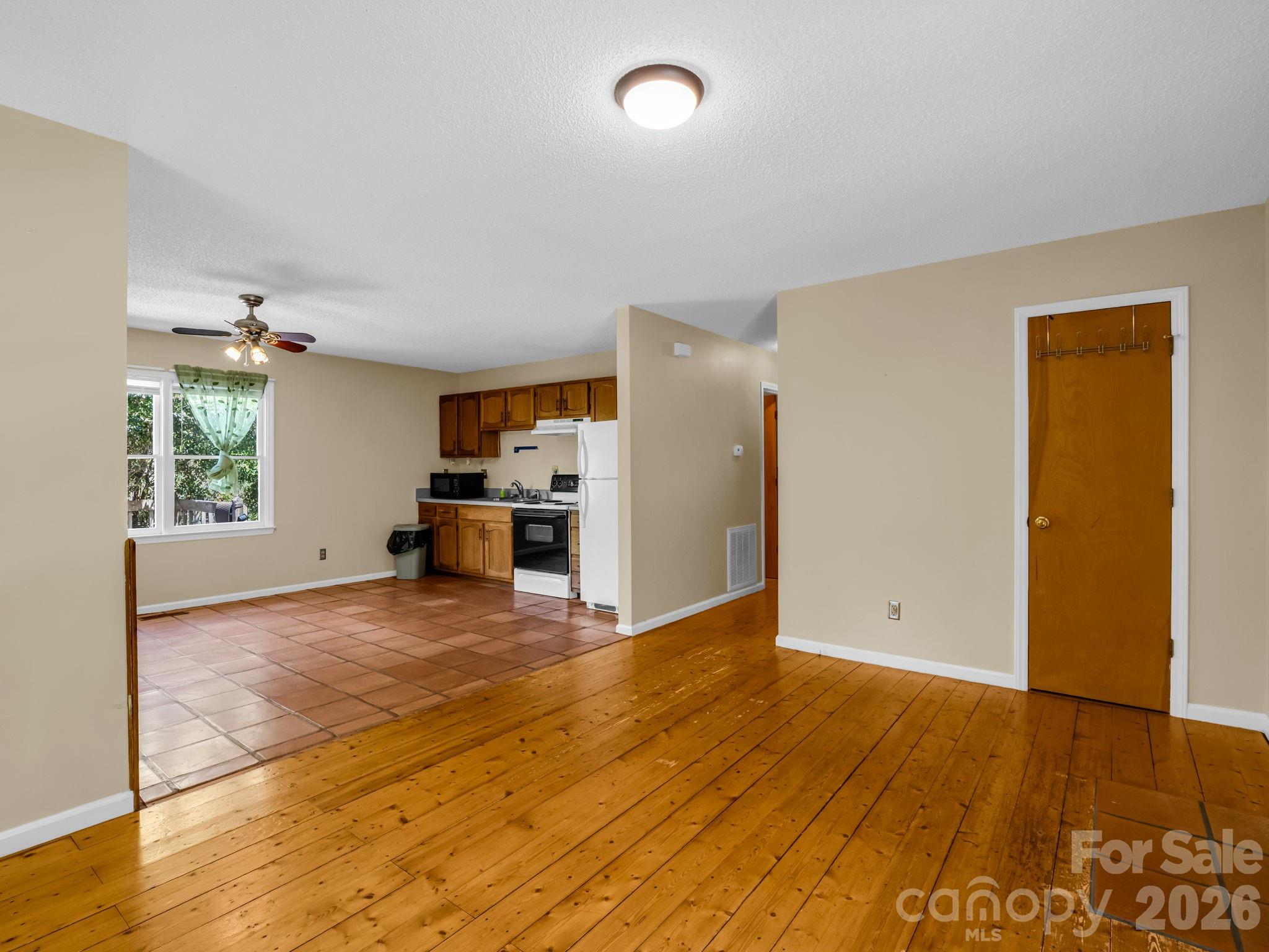255 & 257 Crescent Street — Saluda