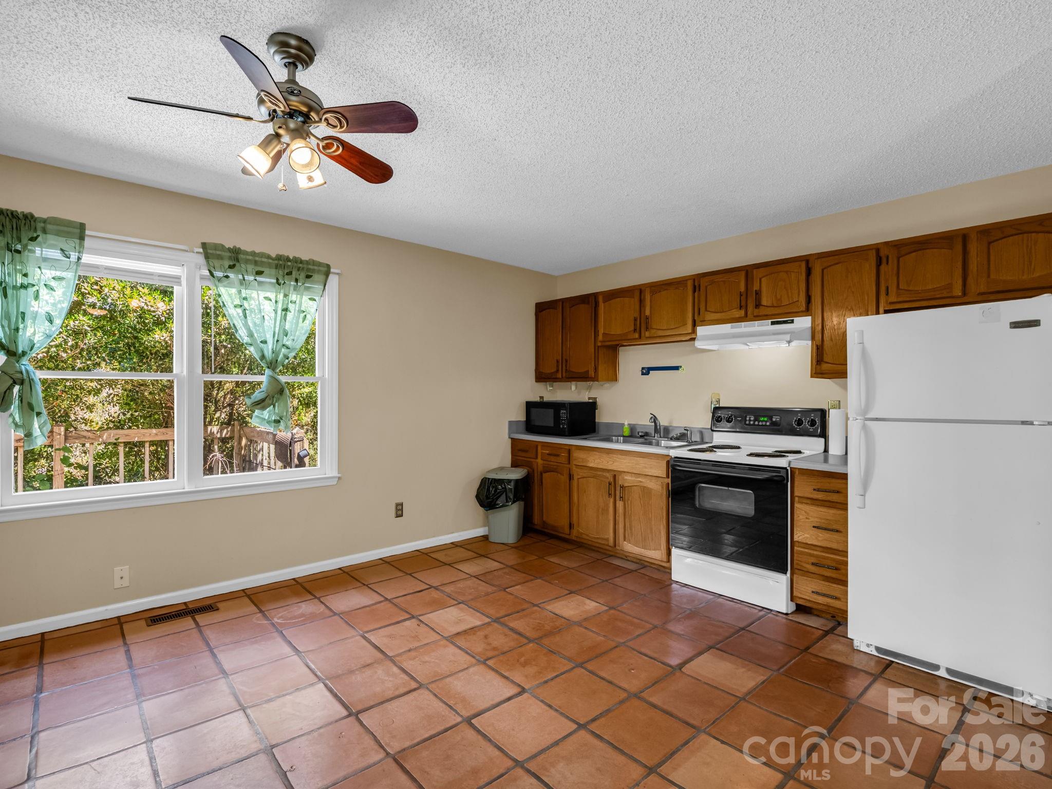 255 & 257 Crescent Street — Saluda