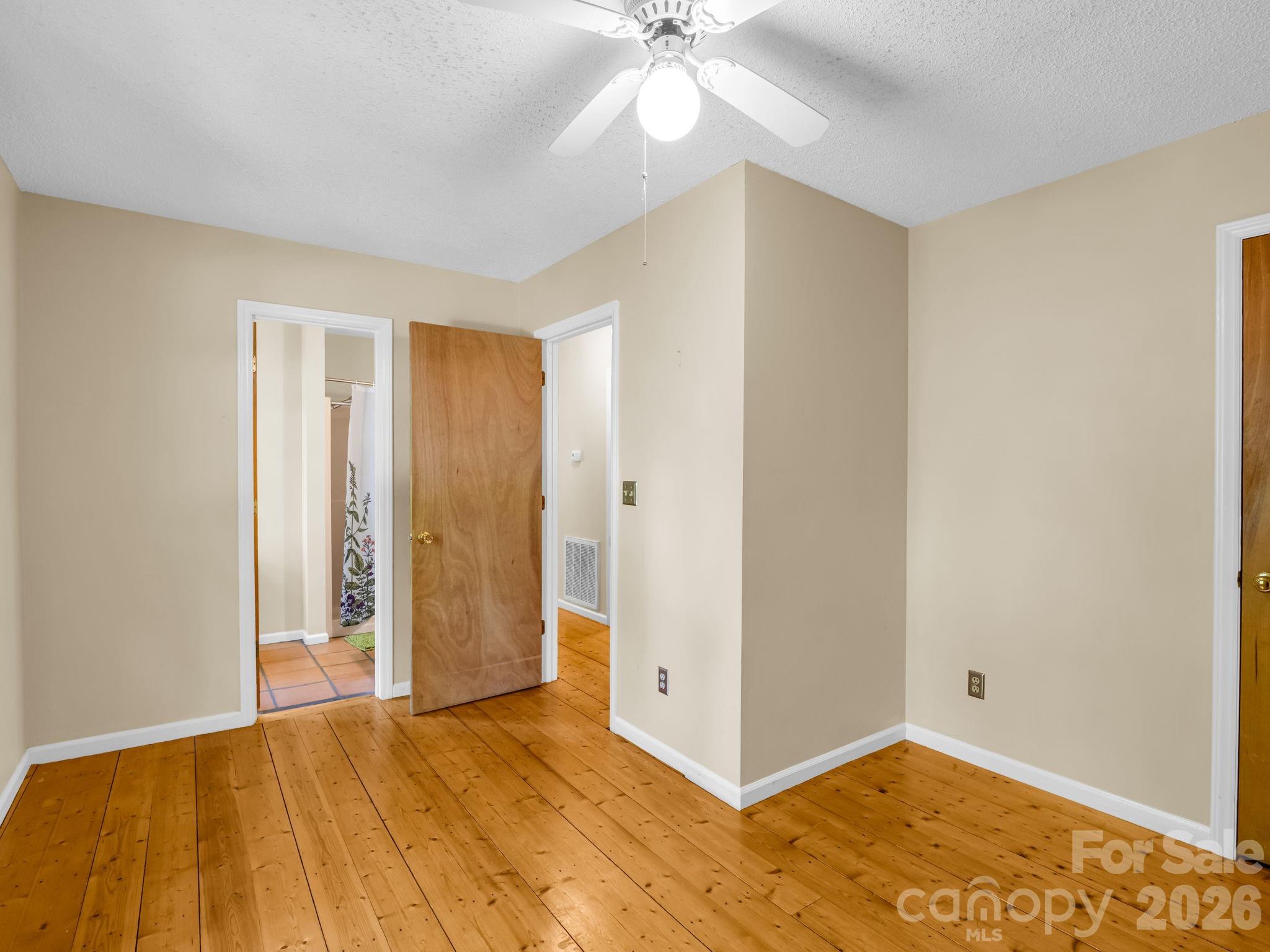255 & 257 Crescent Street — Saluda