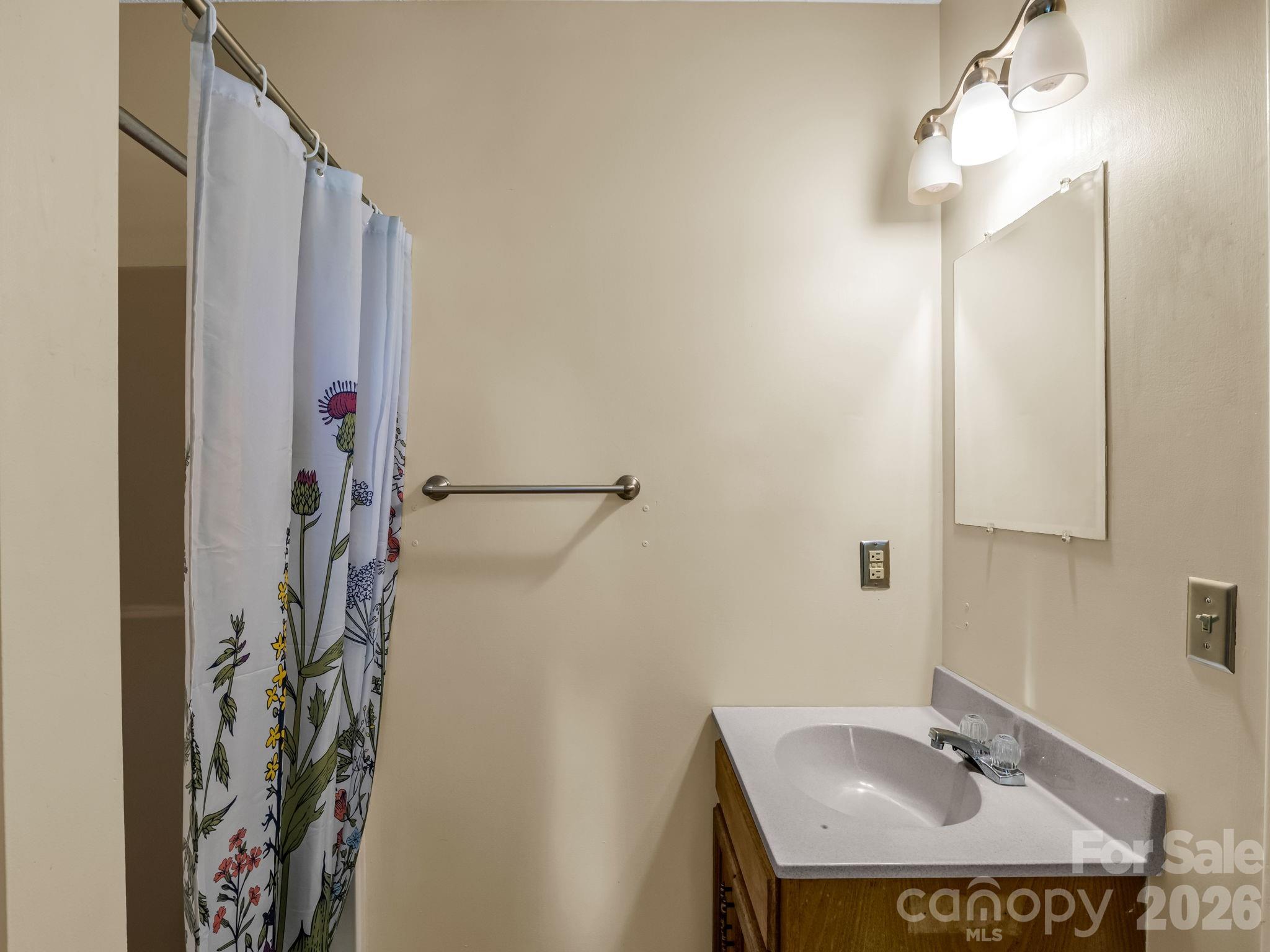 255 & 257 Crescent Street — Saluda