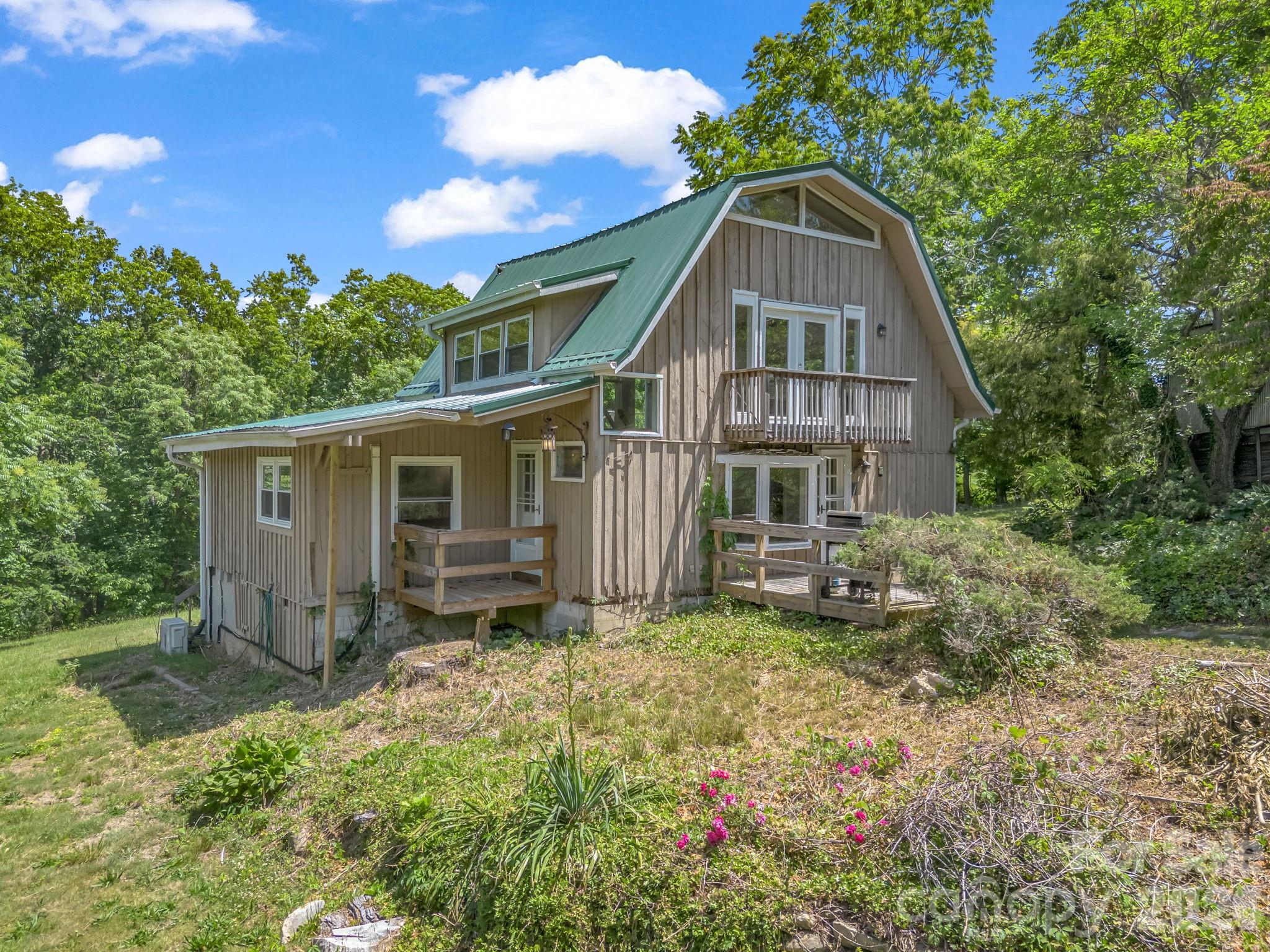 255 & 257 Crescent Street — Saluda