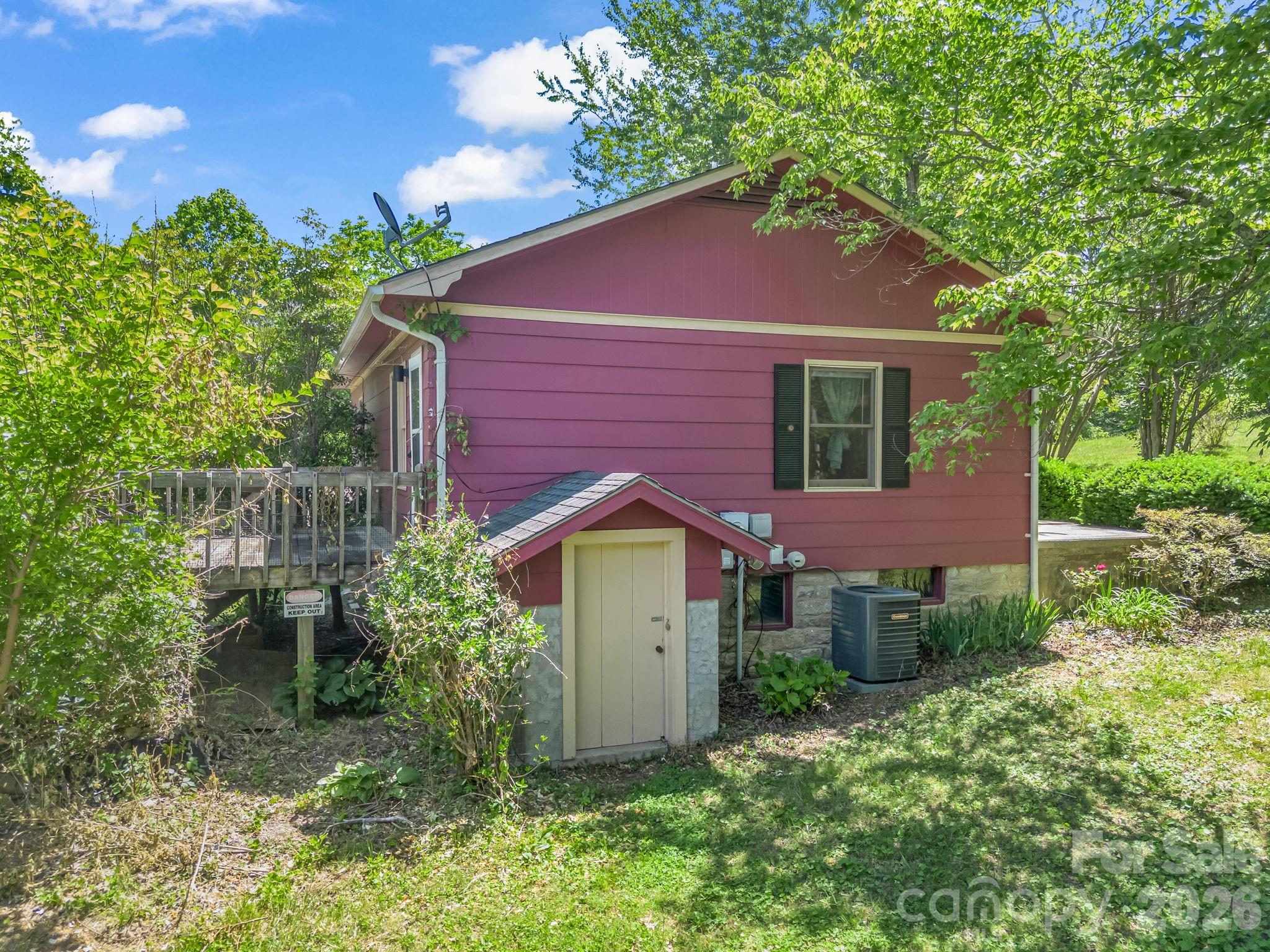 255 & 257 Crescent Street — Saluda