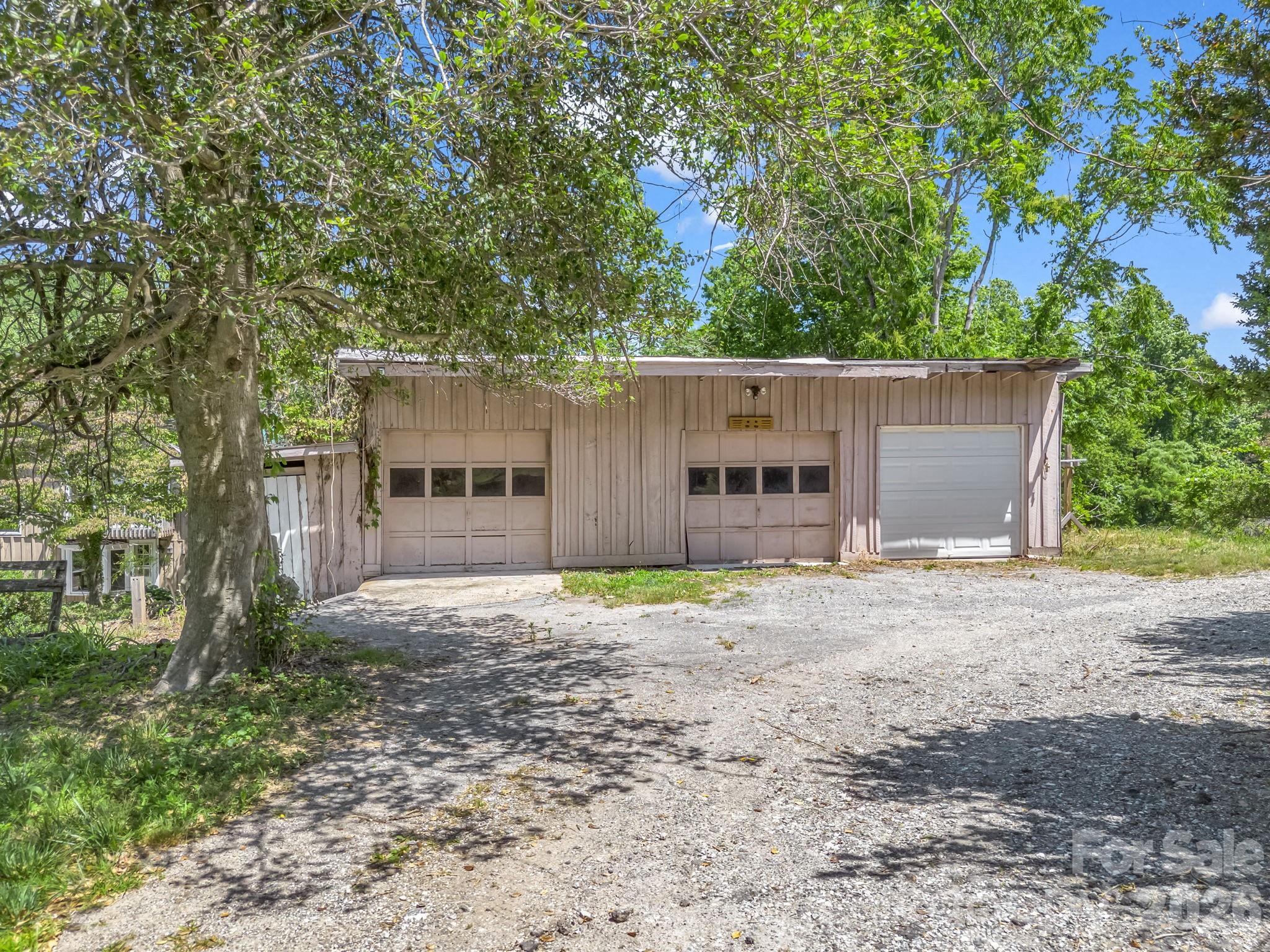 255 & 257 Crescent Street — Saluda