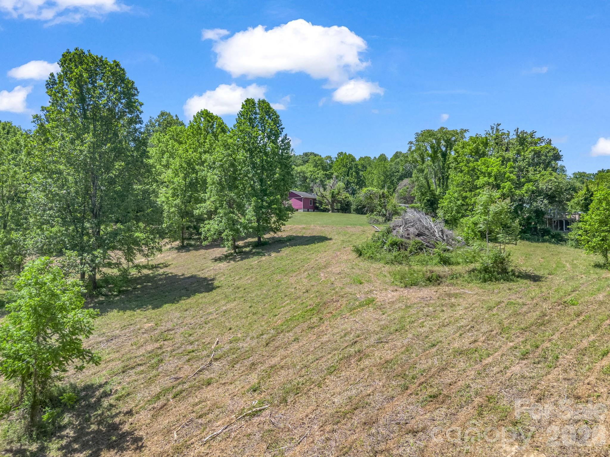 255 & 257 Crescent Street — Saluda