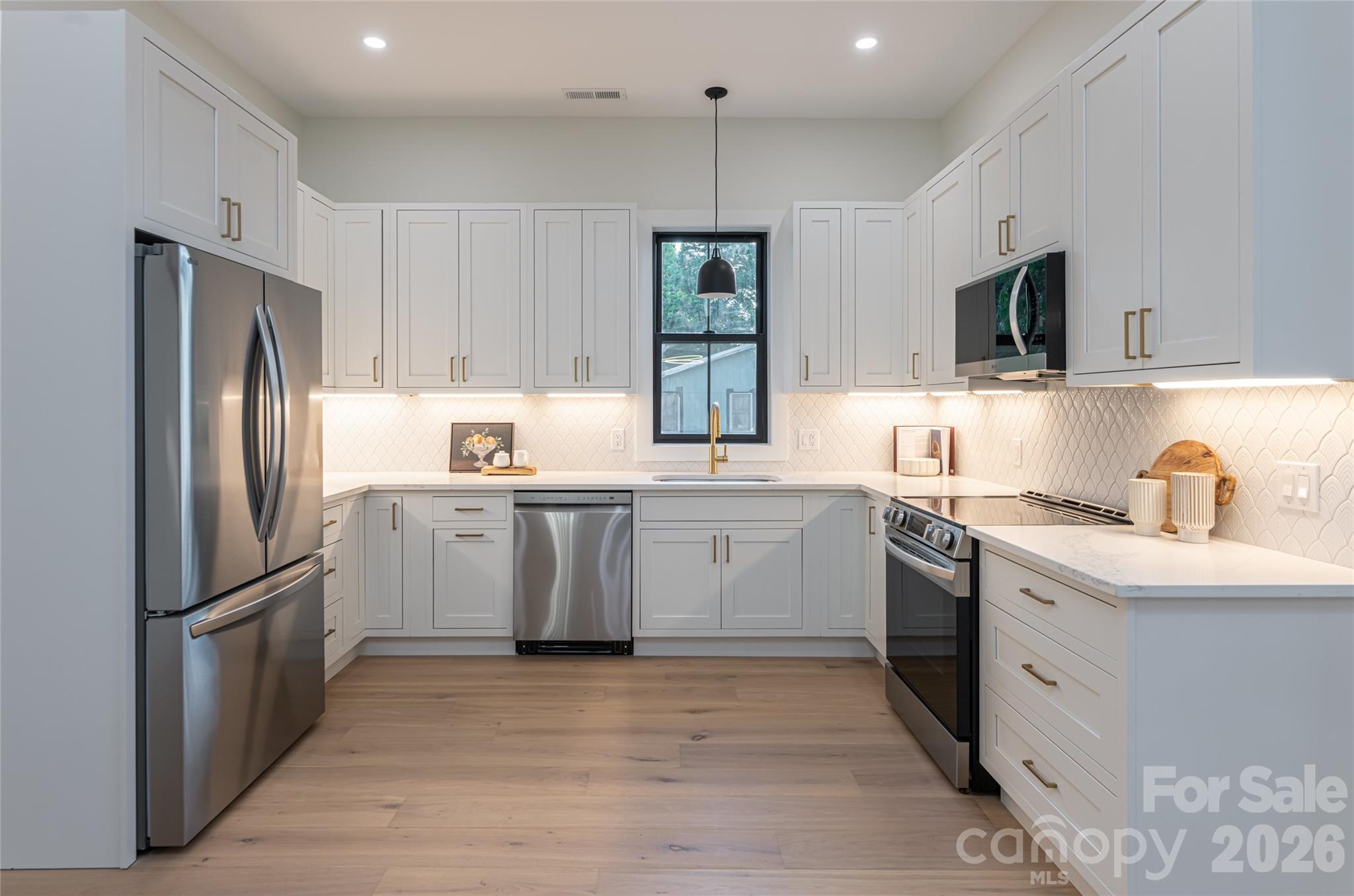 6 Dailey Drive — Asheville