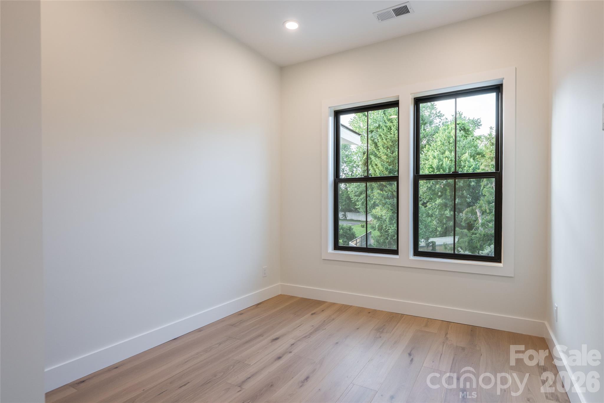 6 Dailey Drive — Asheville
