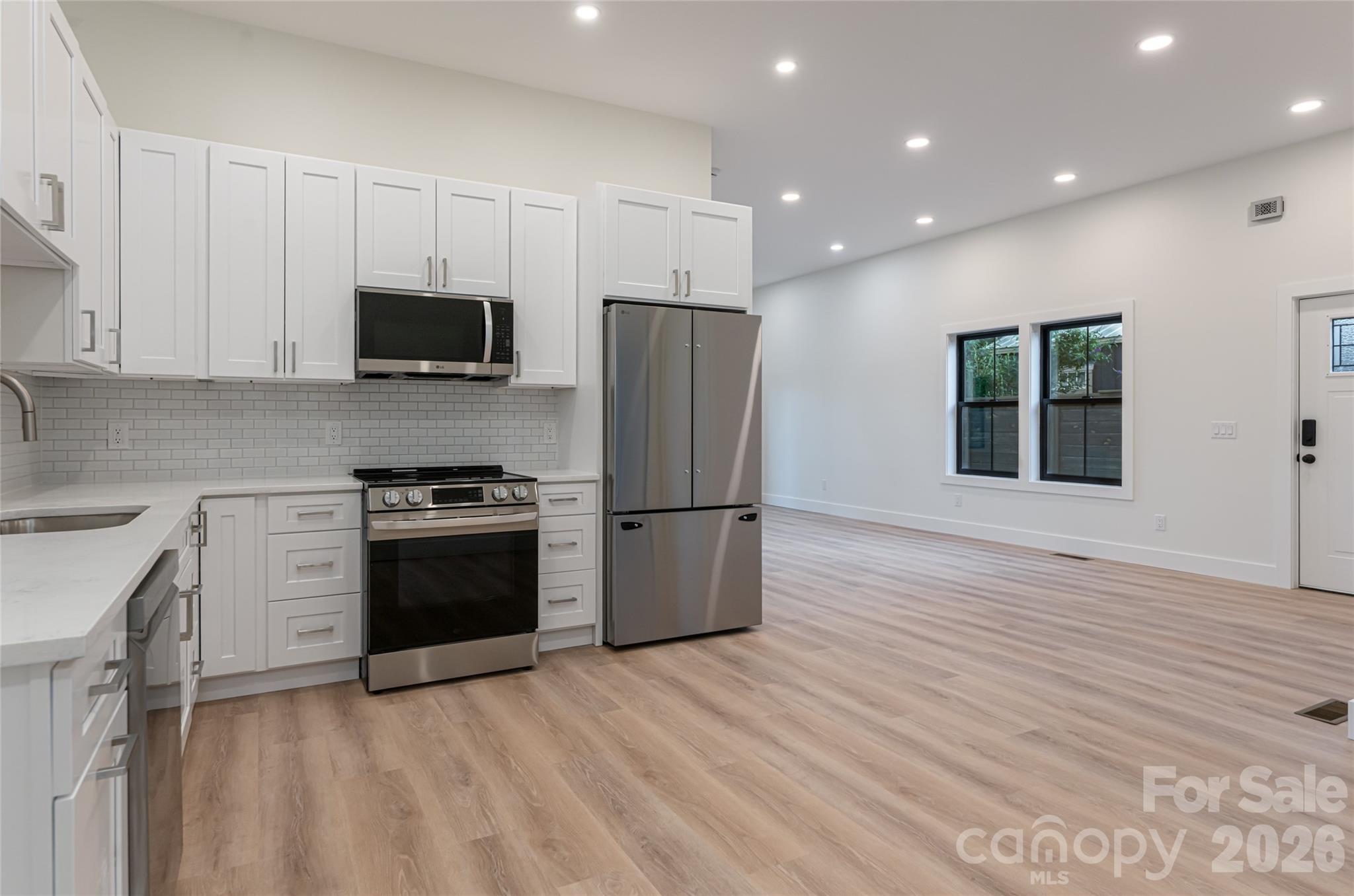 6 Dailey Drive — Asheville