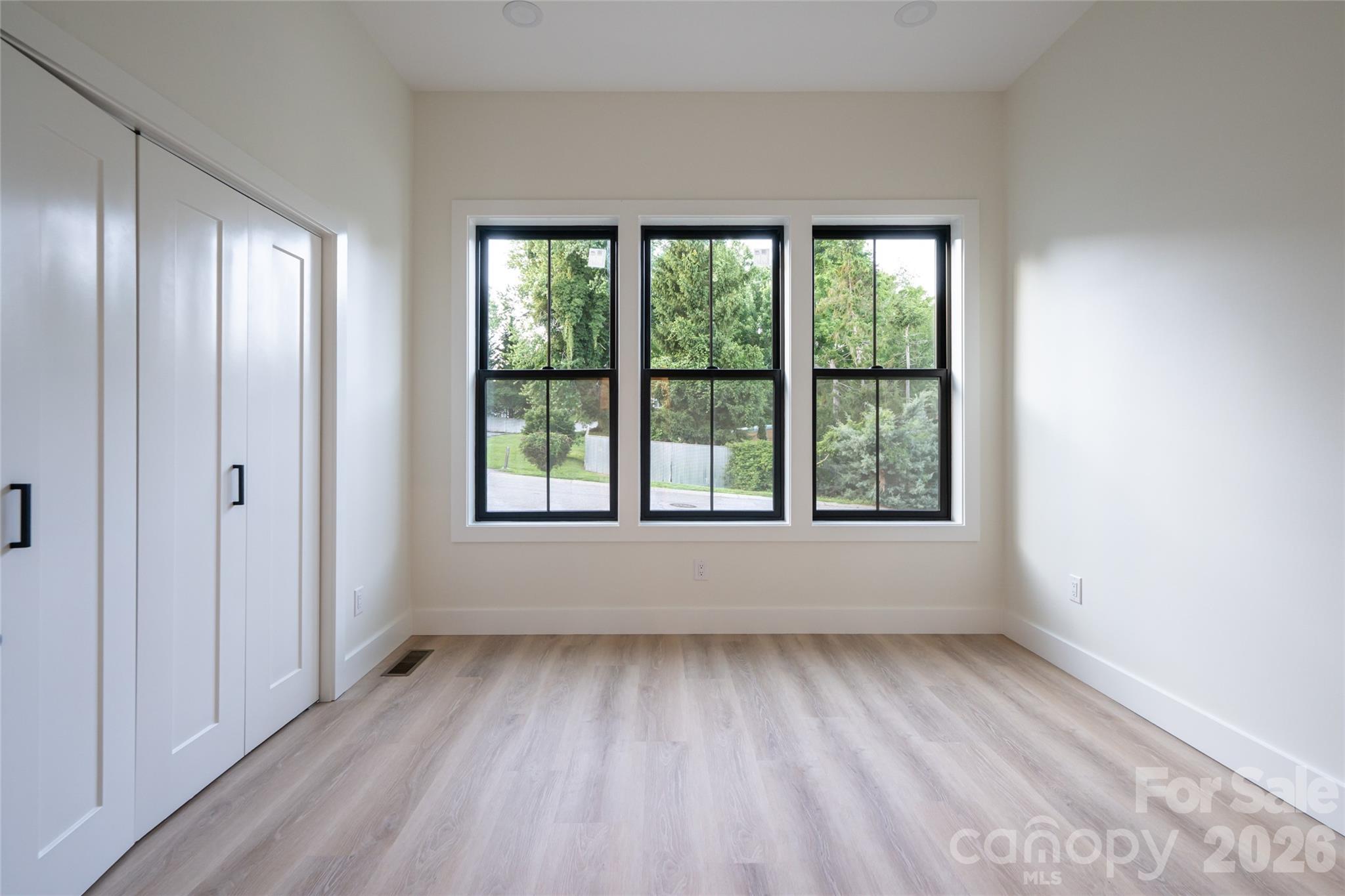 6 Dailey Drive — Asheville