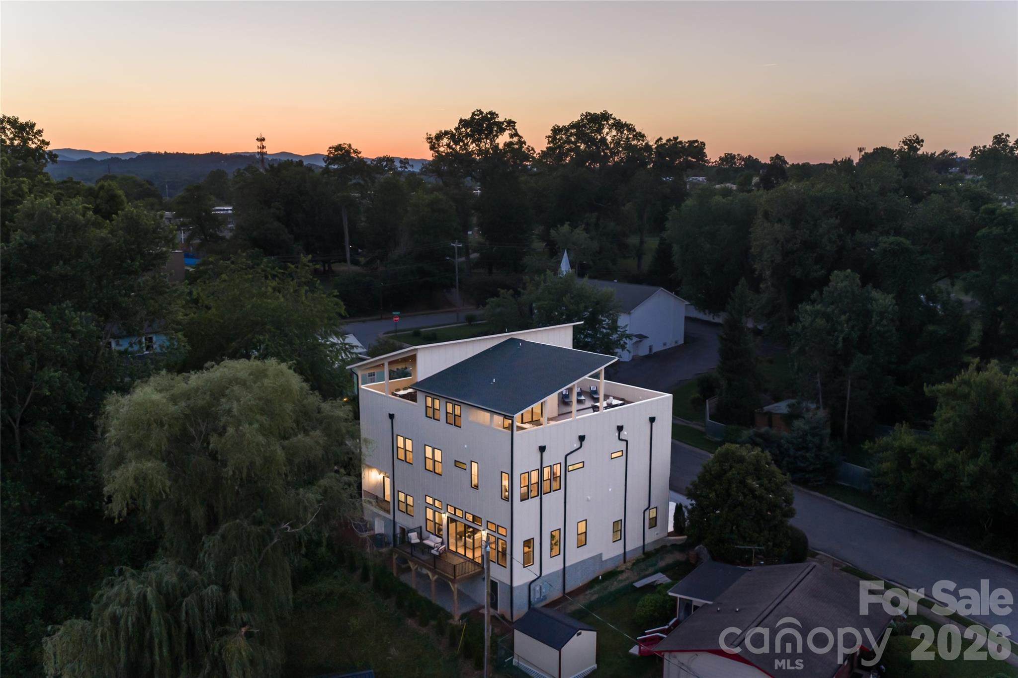 6 Dailey Drive — Asheville