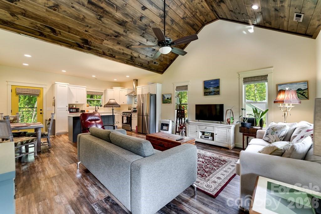 190 FORT HEMBREE Road — Hayesville