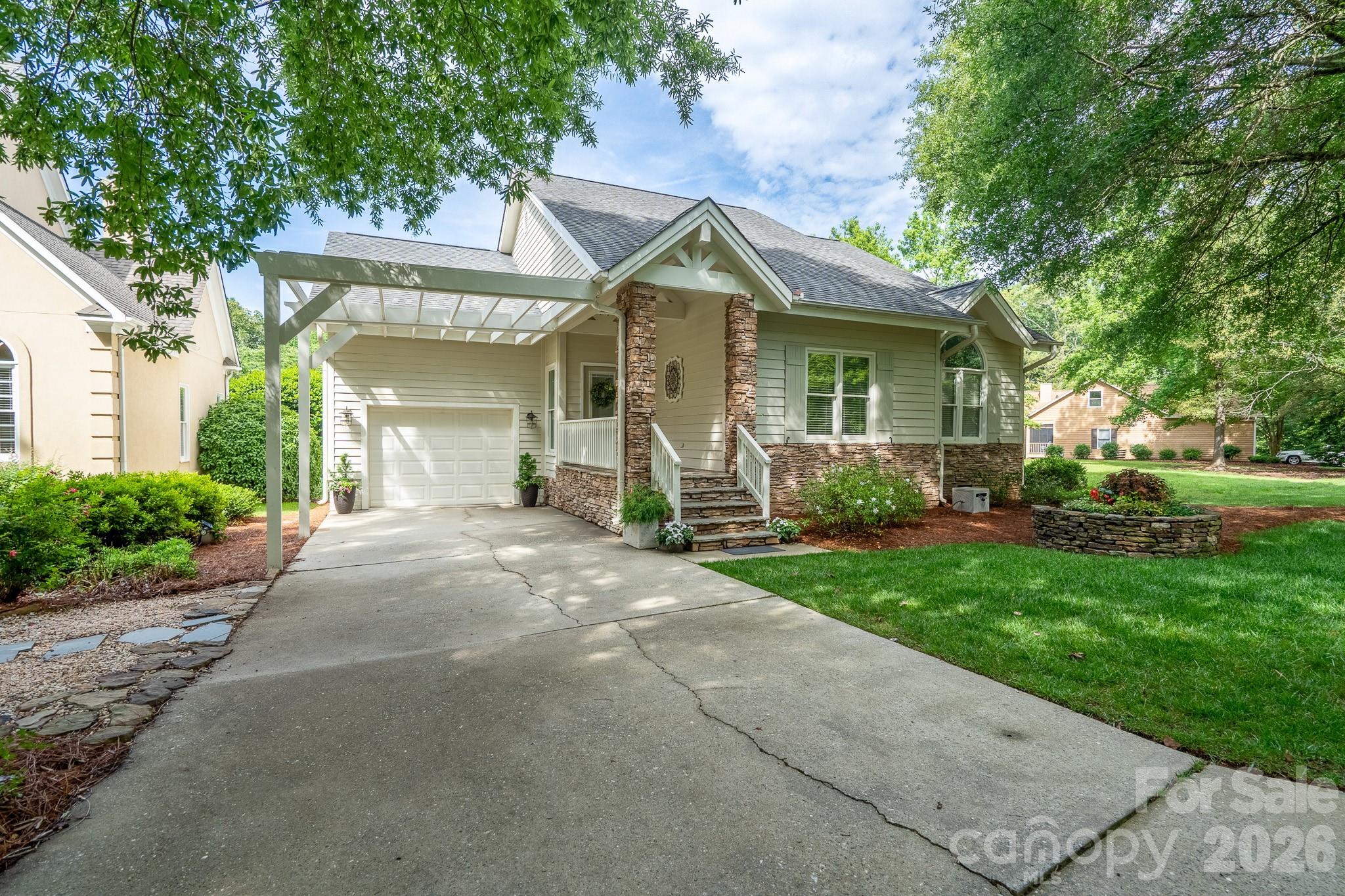 444 Millingport Lane — New London