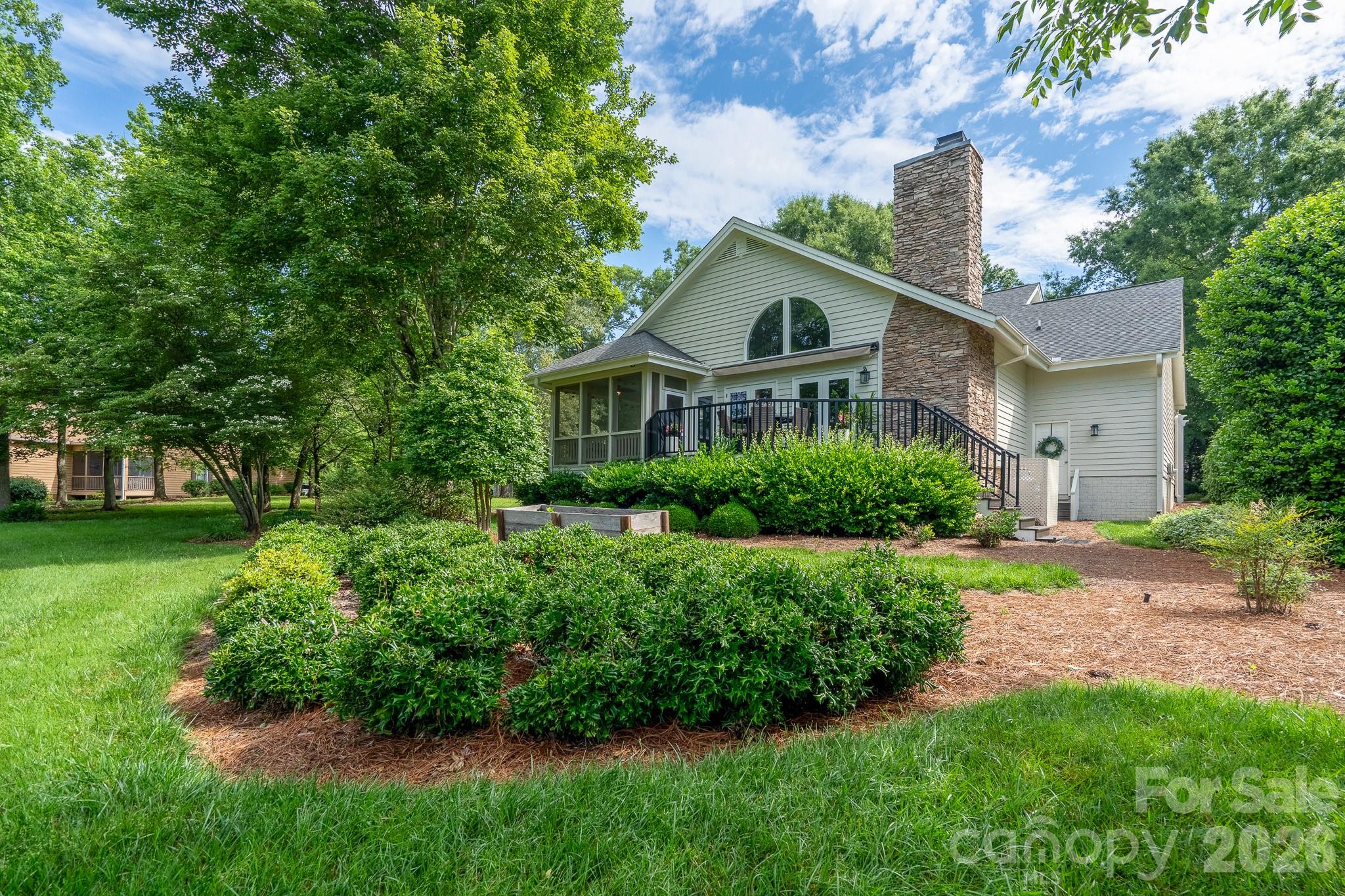 444 Millingport Lane — New London
