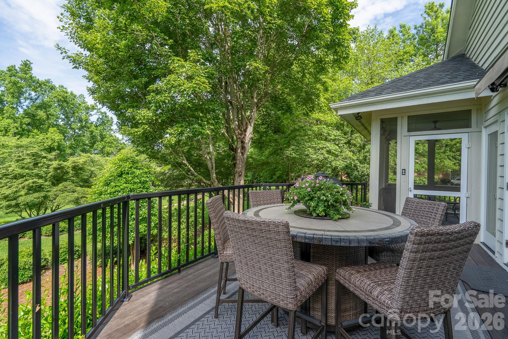 444 Millingport Lane — New London