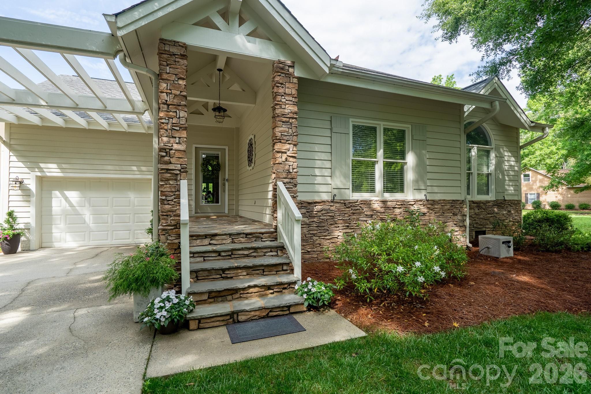 444 Millingport Lane — New London